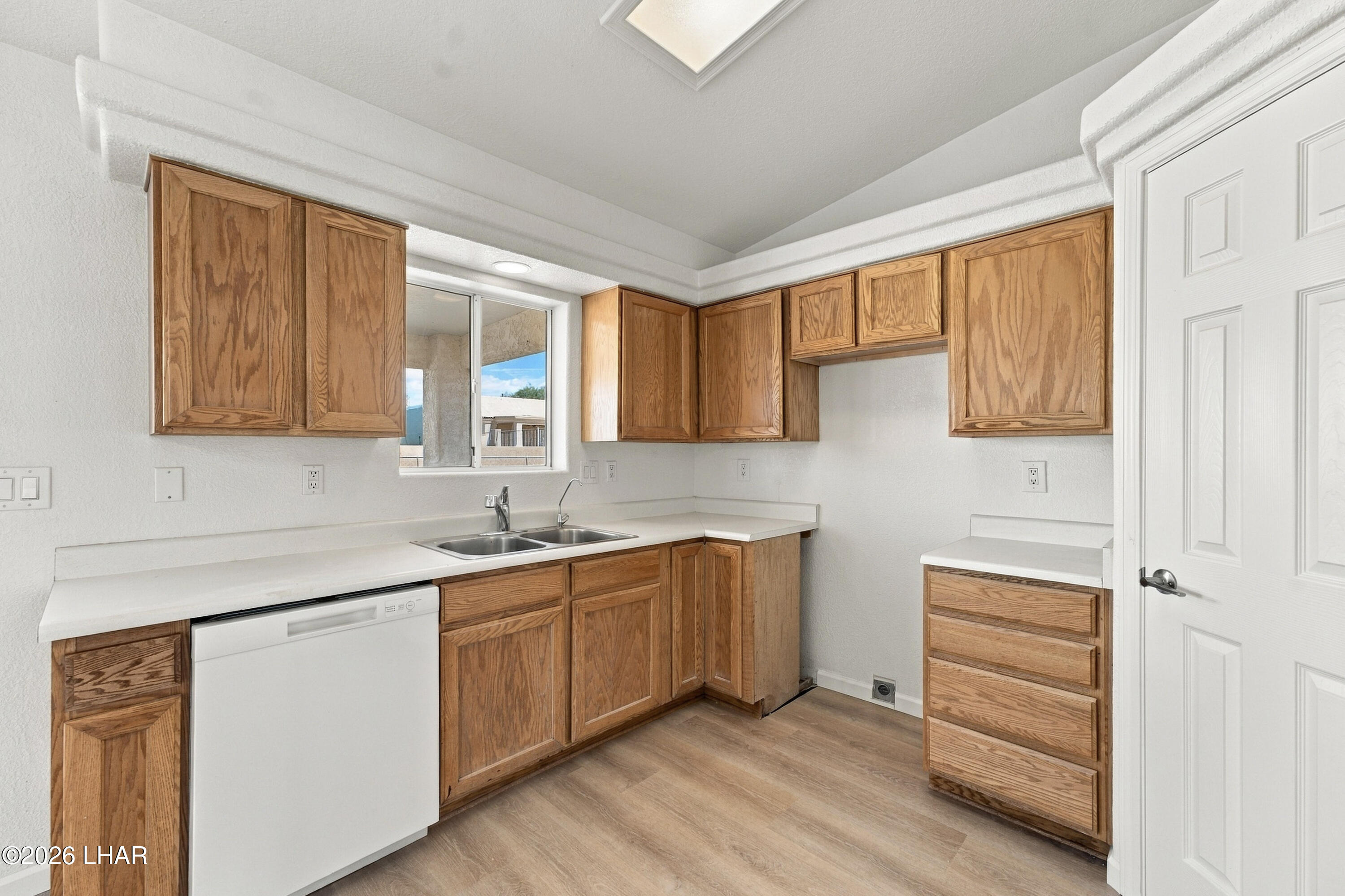 2265 Interlake Dr Property Photo 10