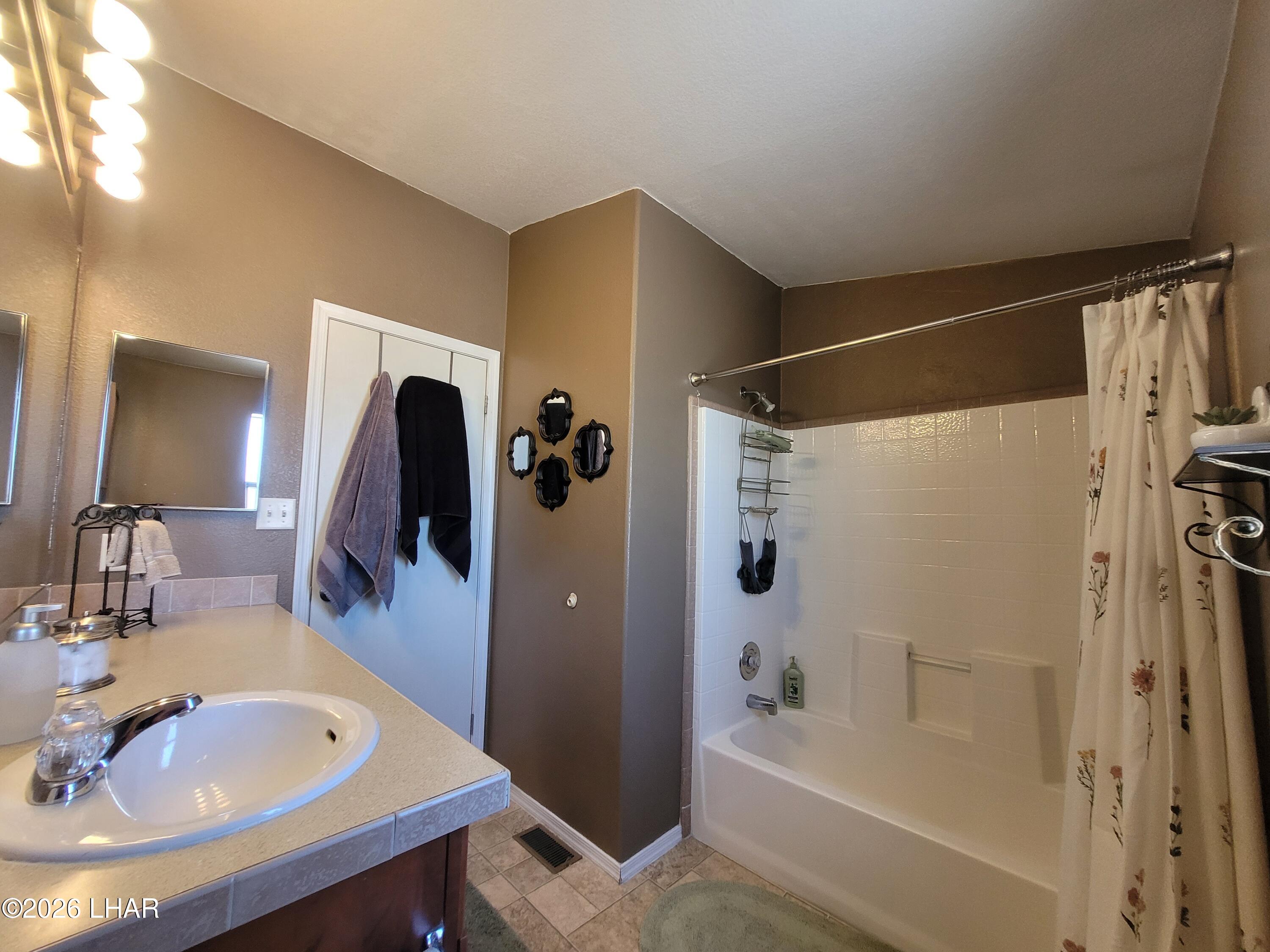 1600 Sea Knight Dr Property Photo 18