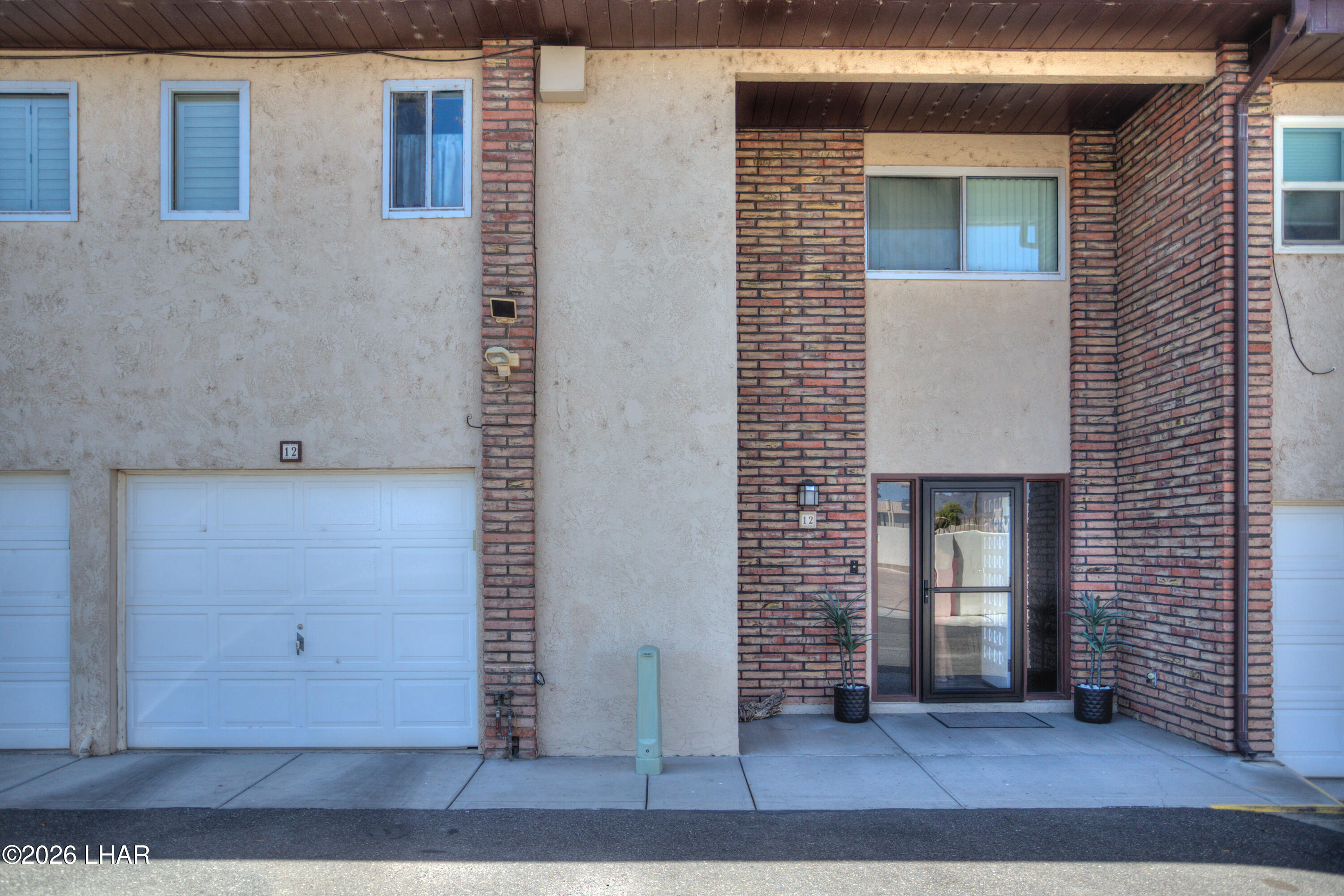 9170 Riverside Dr 12 Property Photo 6
