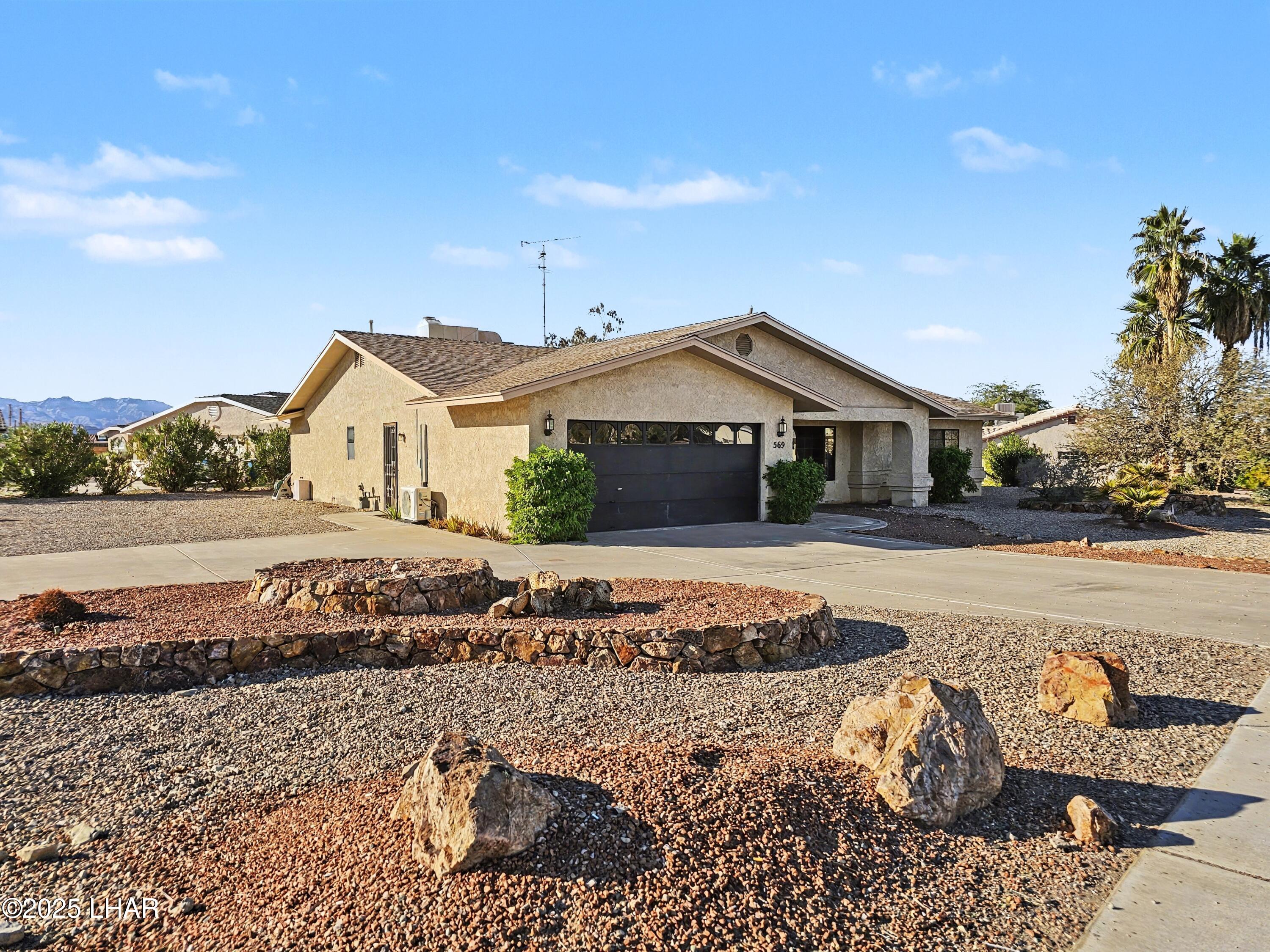 569 Acoma Blvd N Property Photo 1