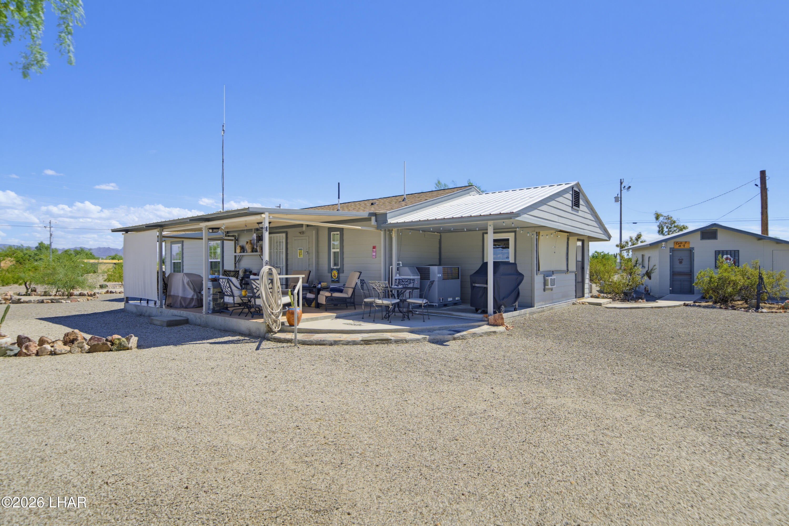 650 W Camel St Property Photo 1