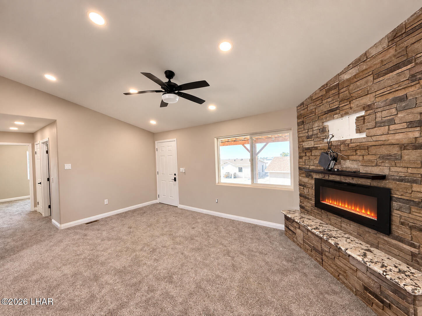 2442 E Blackfoot Rd Property Photo 6