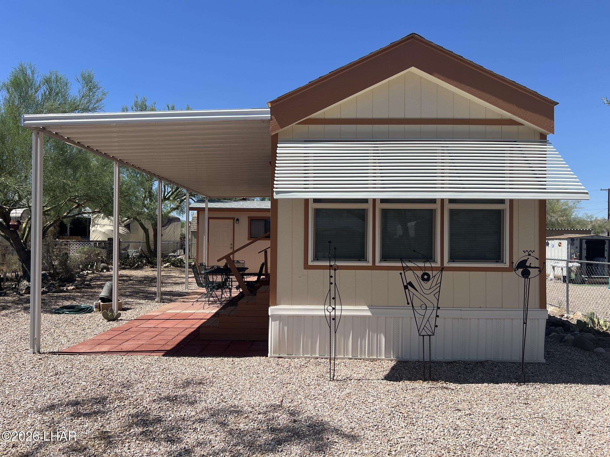 576 S Connor Ln Property Photo 1