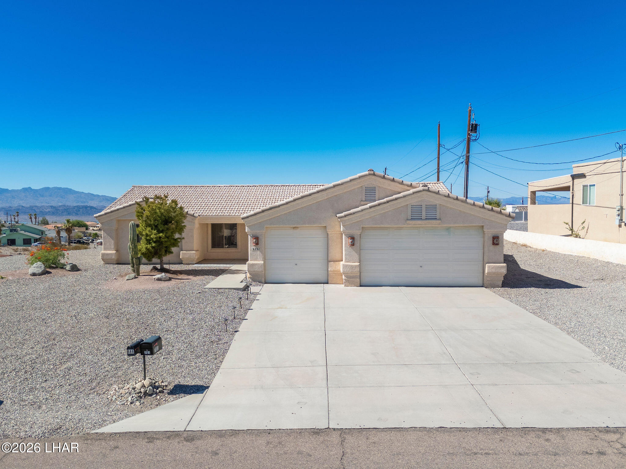 701 Desert View Dr Property Photo 2