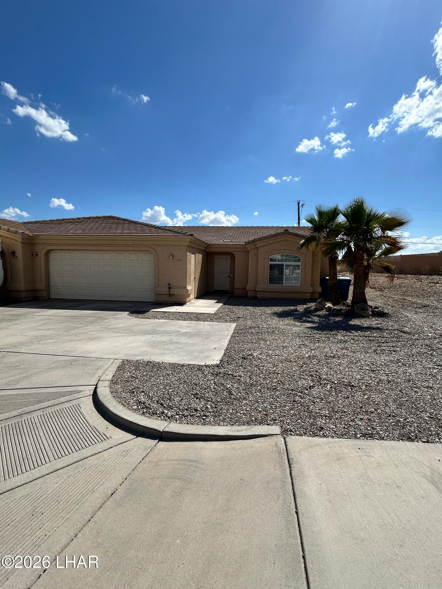 425 Hummingbird Dr Property Photo 2
