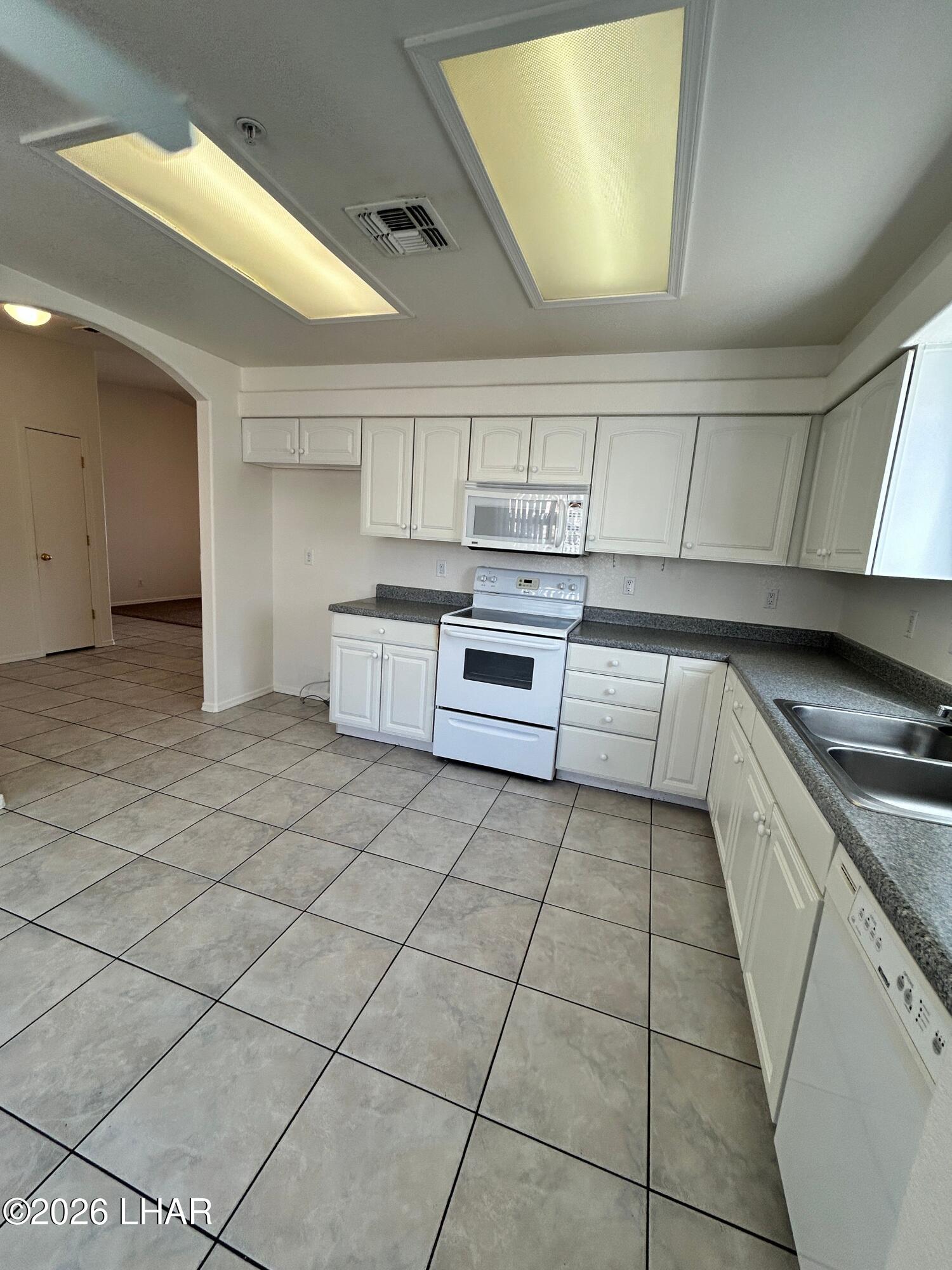 425 Hummingbird Dr Property Photo 3