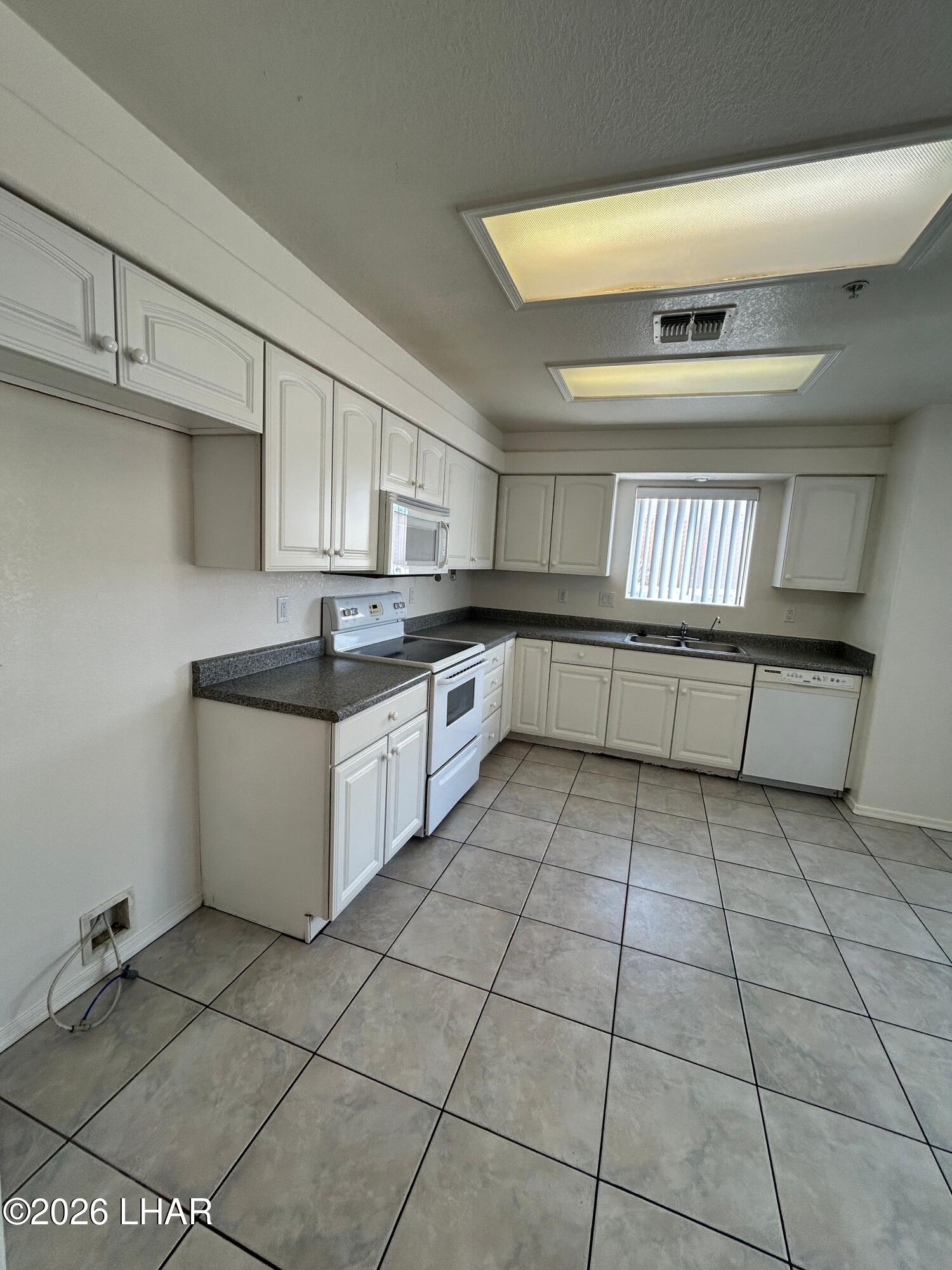 425 Hummingbird Dr Property Photo 4