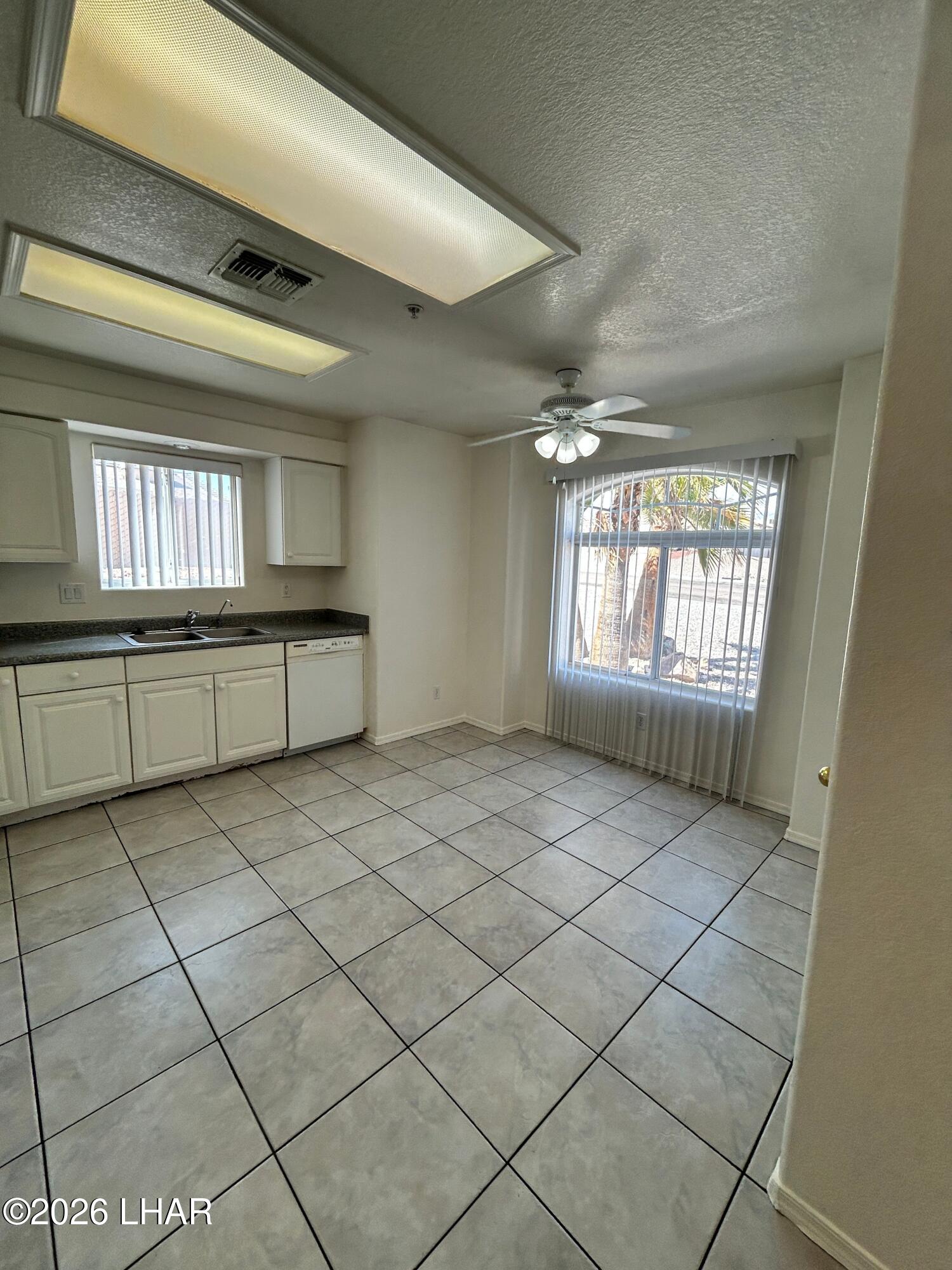425 Hummingbird Dr Property Photo 5