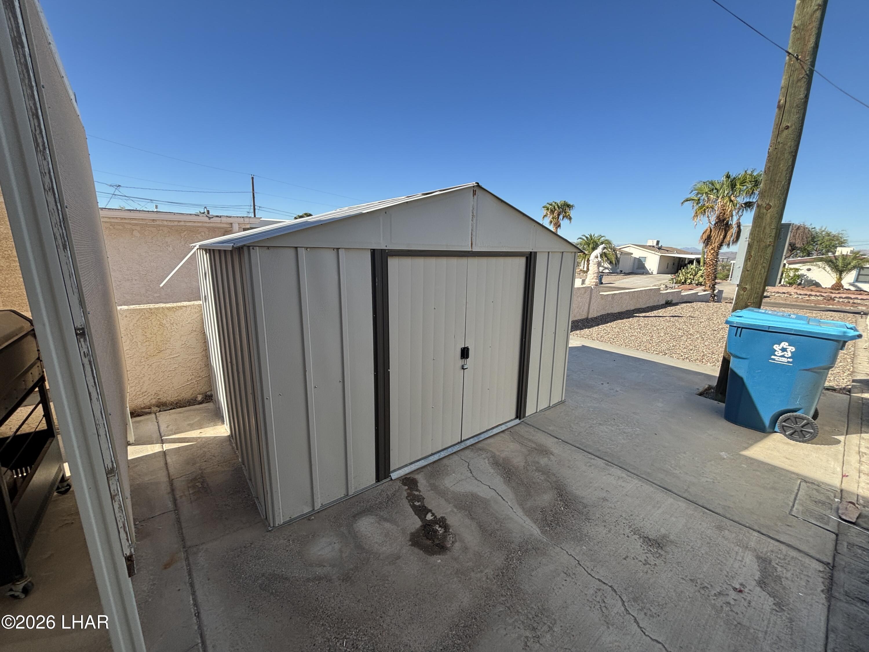 2560 James Dr Property Photo 3