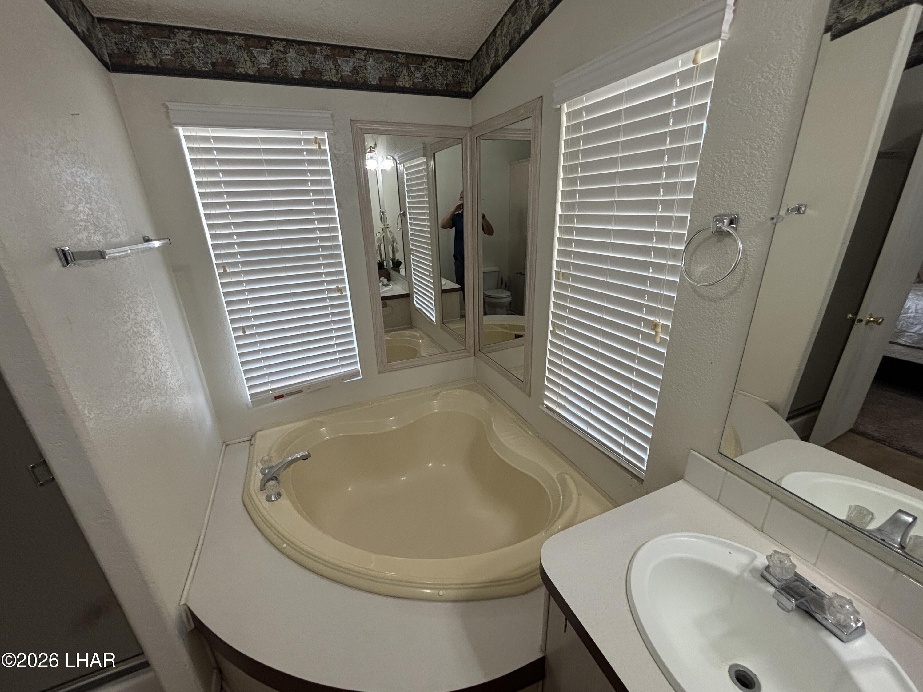 2560 James Dr Property Photo 19