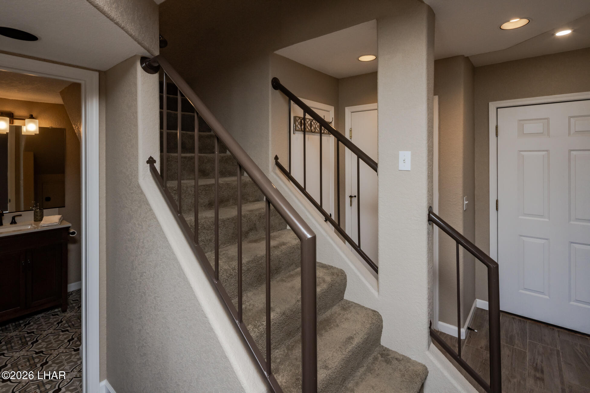420 Acoma Blvd S 39 Property Photo 17