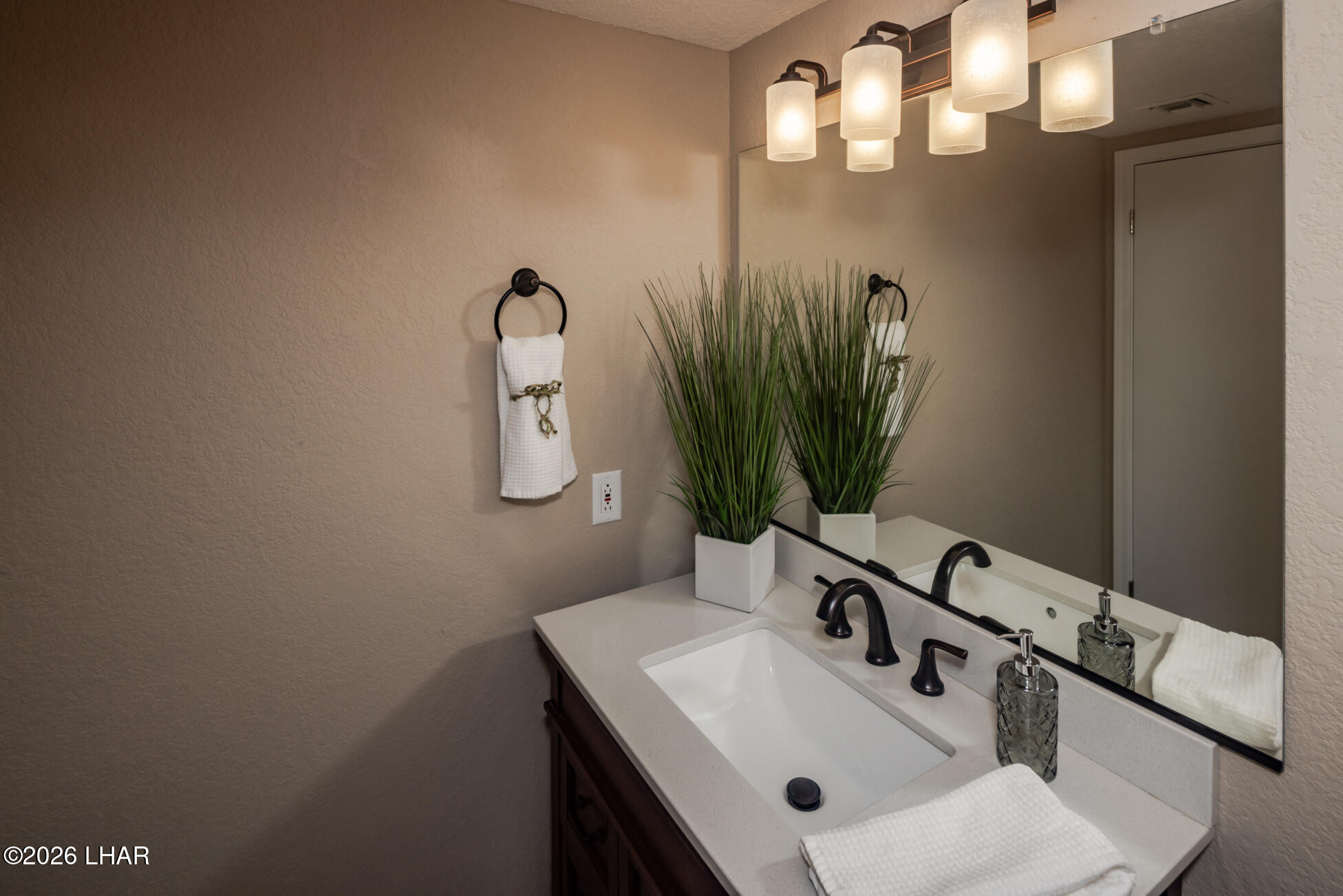 420 Acoma Blvd S 39 Property Photo 32