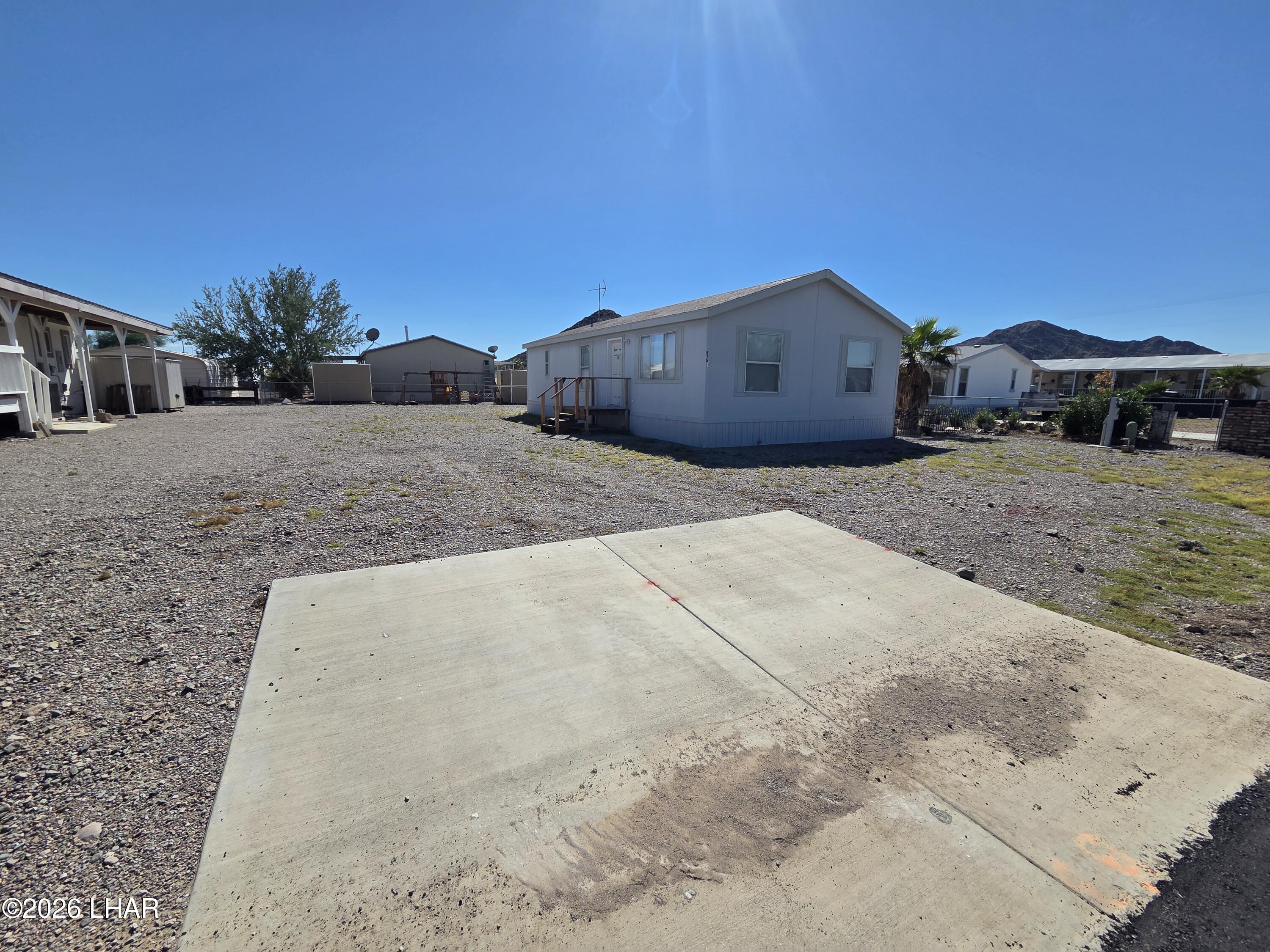 675 W Falcon Dr Property Photo 2