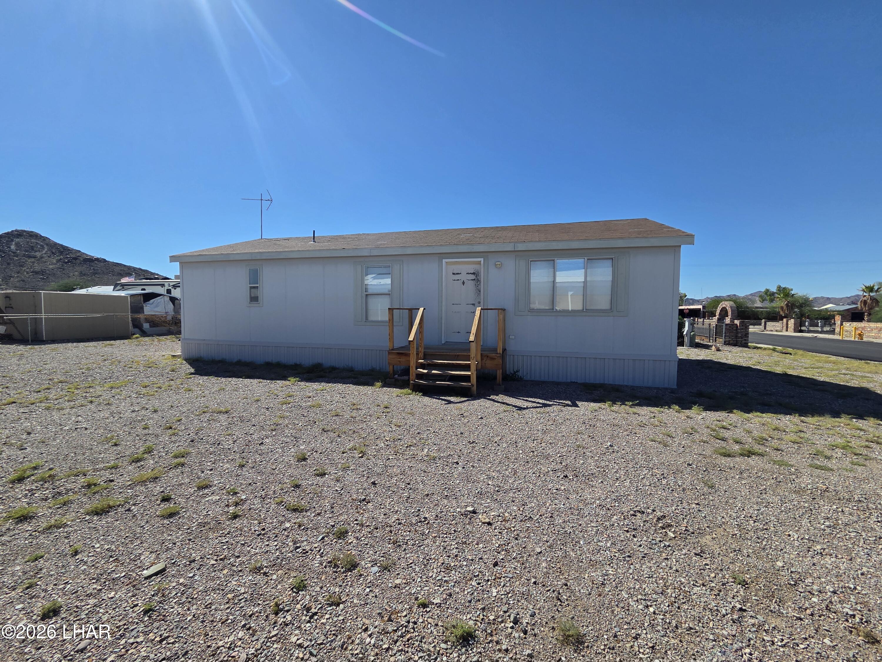 675 W Falcon Dr Property Photo 4