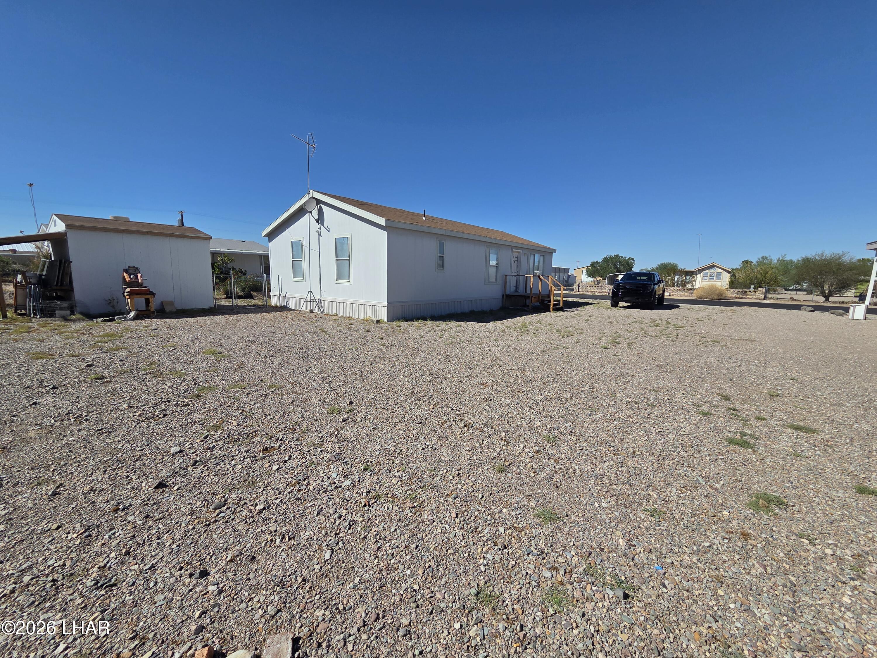 675 W Falcon Dr Property Photo 5