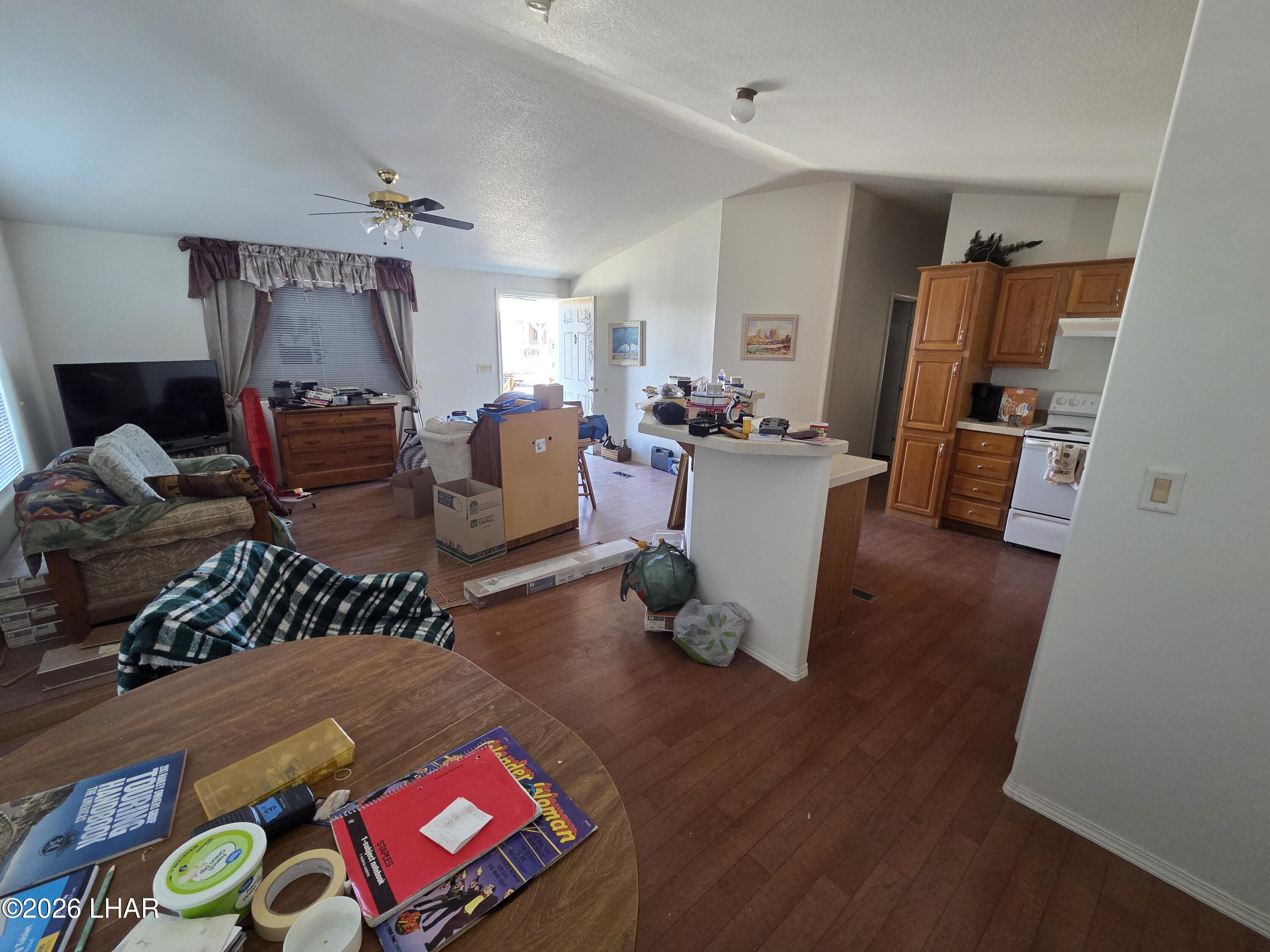 675 W Falcon Dr Property Photo 10
