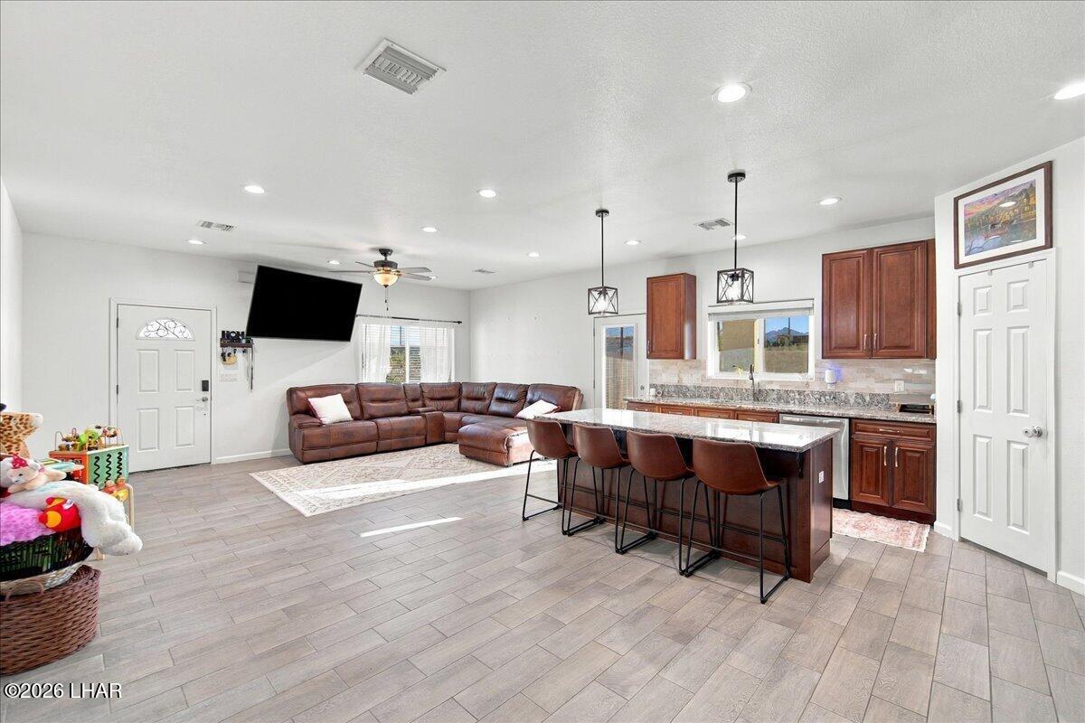 1946 E Corry Ln Property Photo 5