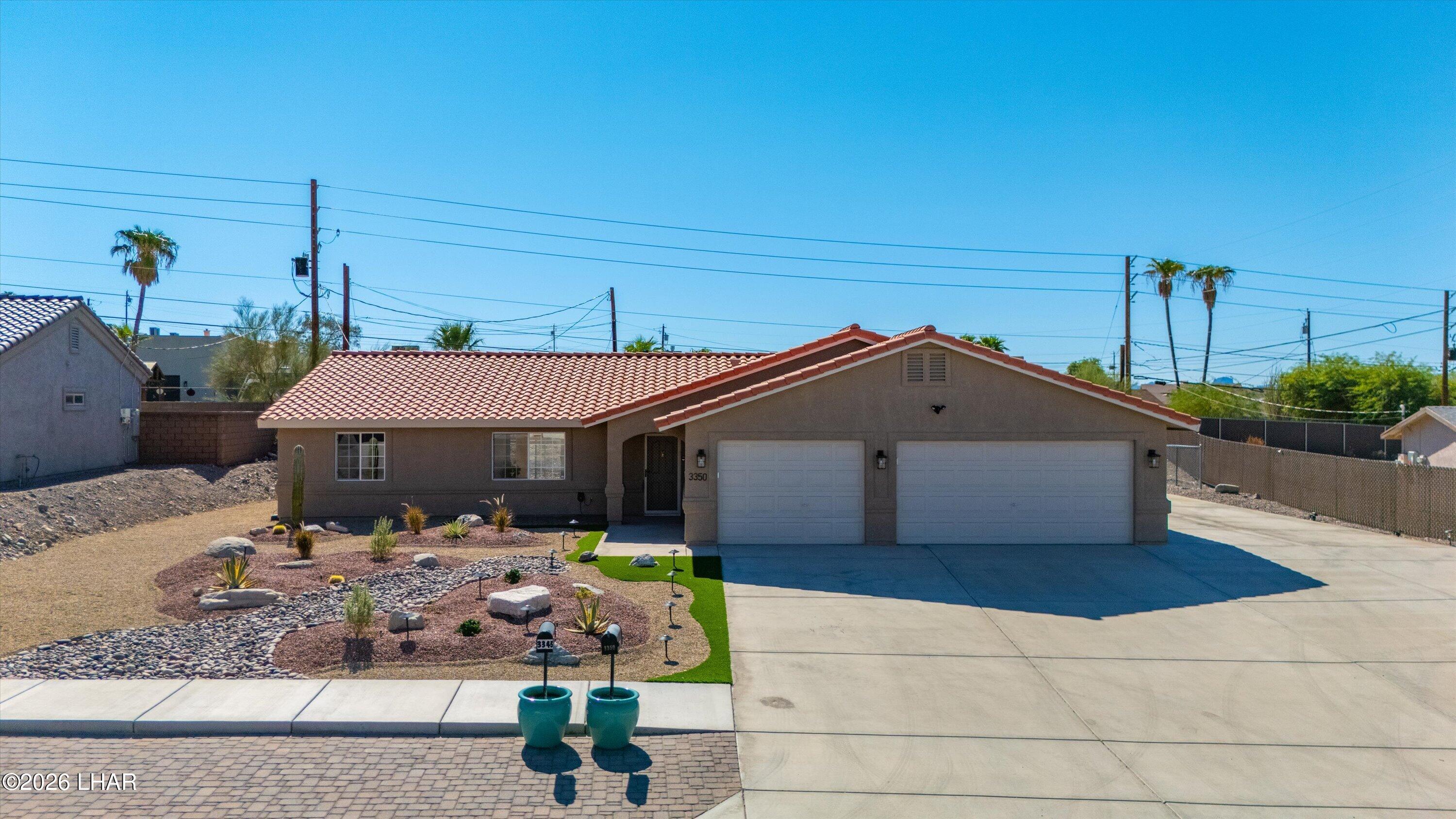 3350 Fountain Palm Dr Property Photo 1