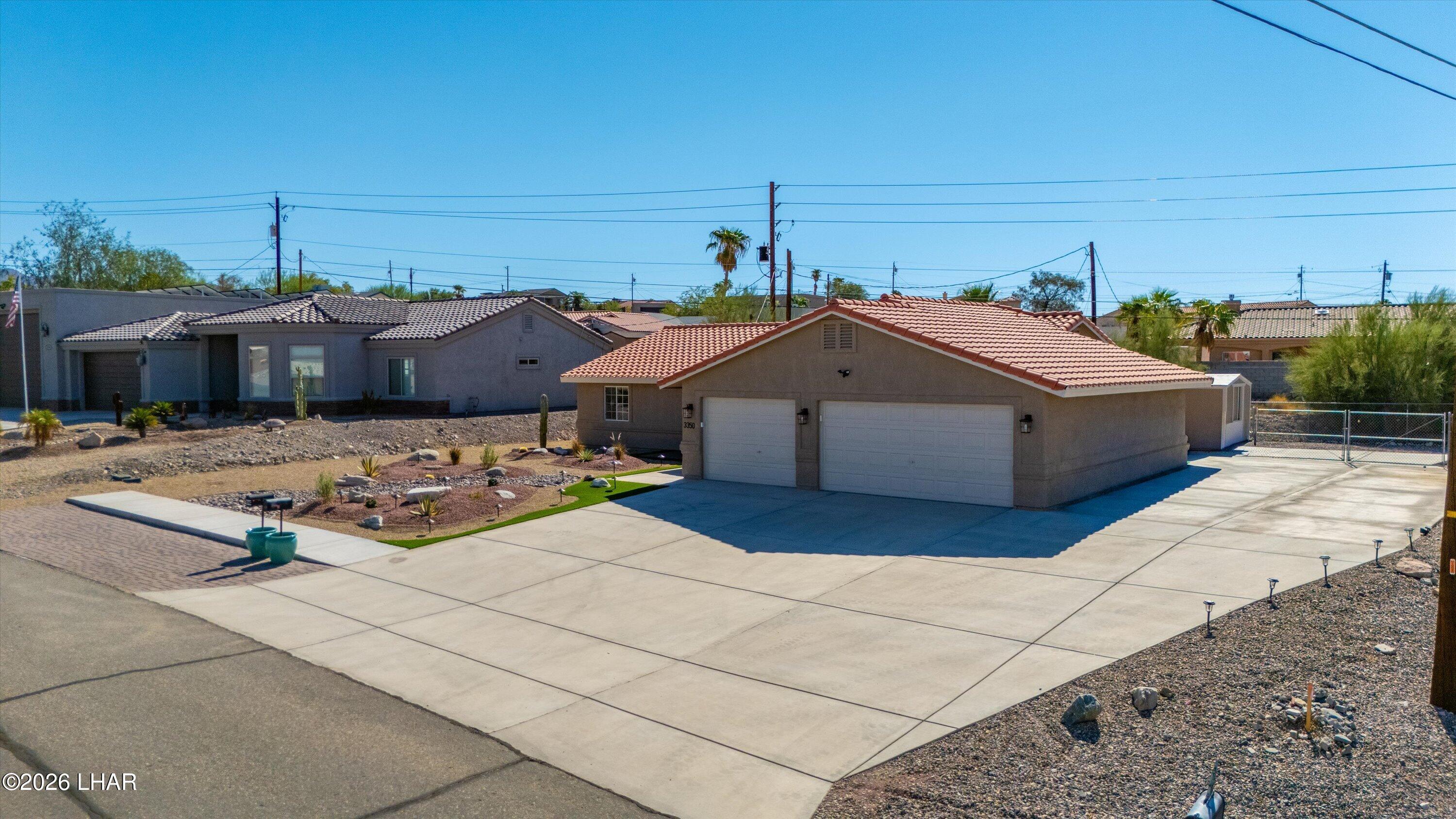 3350 Fountain Palm Dr Property Photo 3