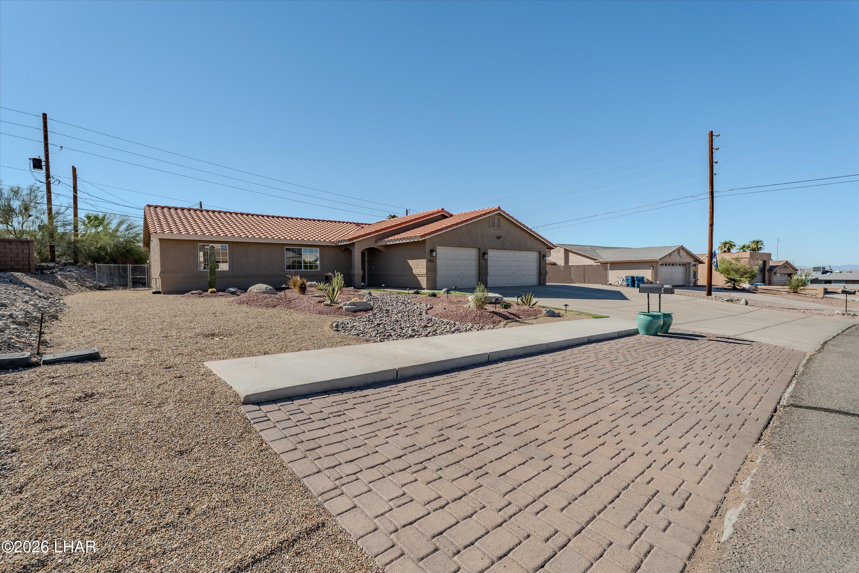 3350 Fountain Palm Dr Property Photo 4