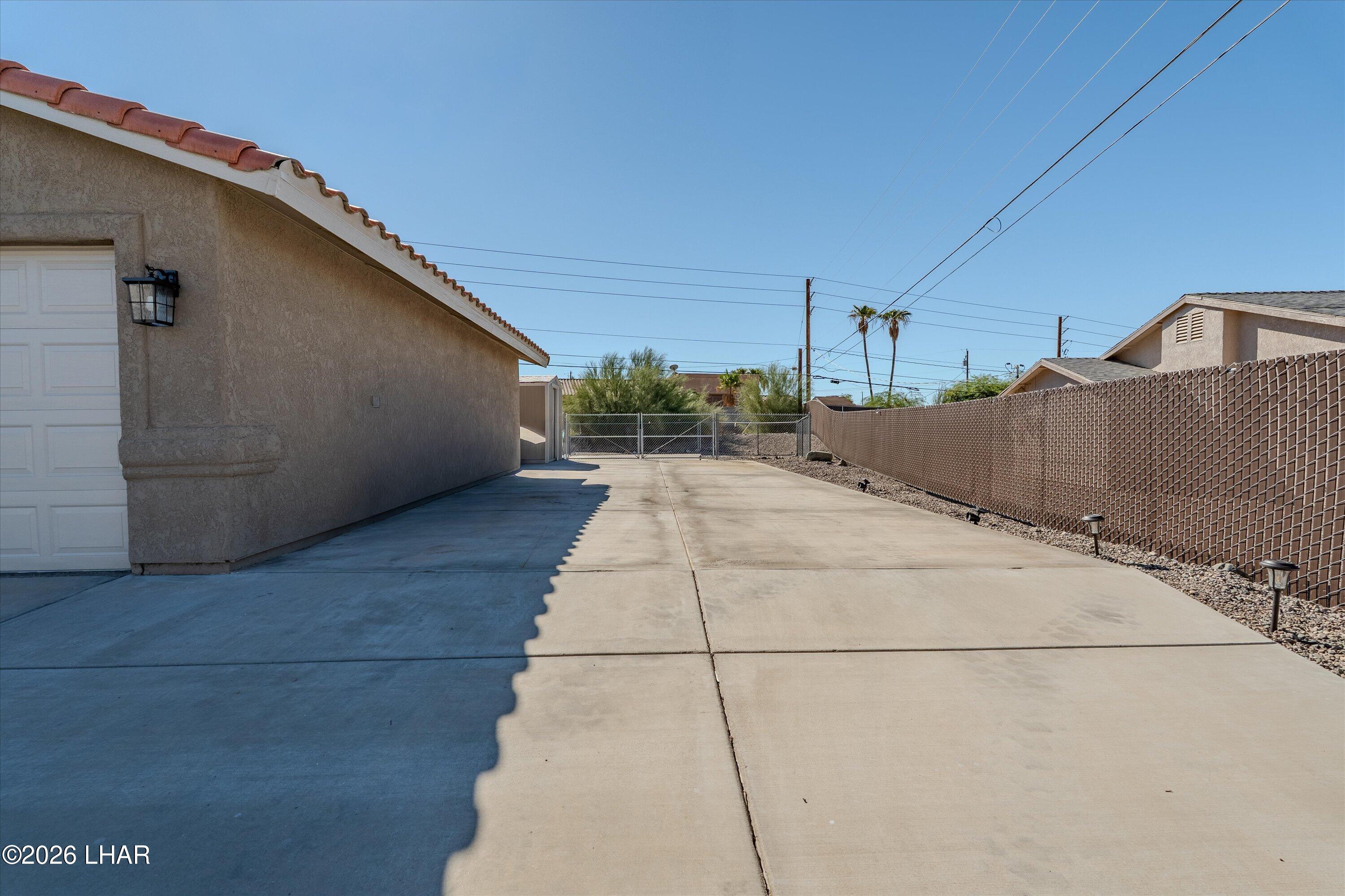3350 Fountain Palm Dr Property Photo 6