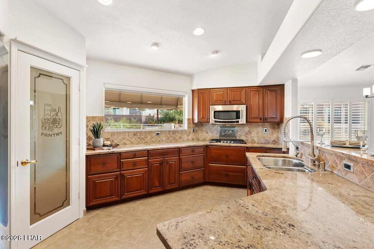 1781 Lockheed Bay Property Photo 10