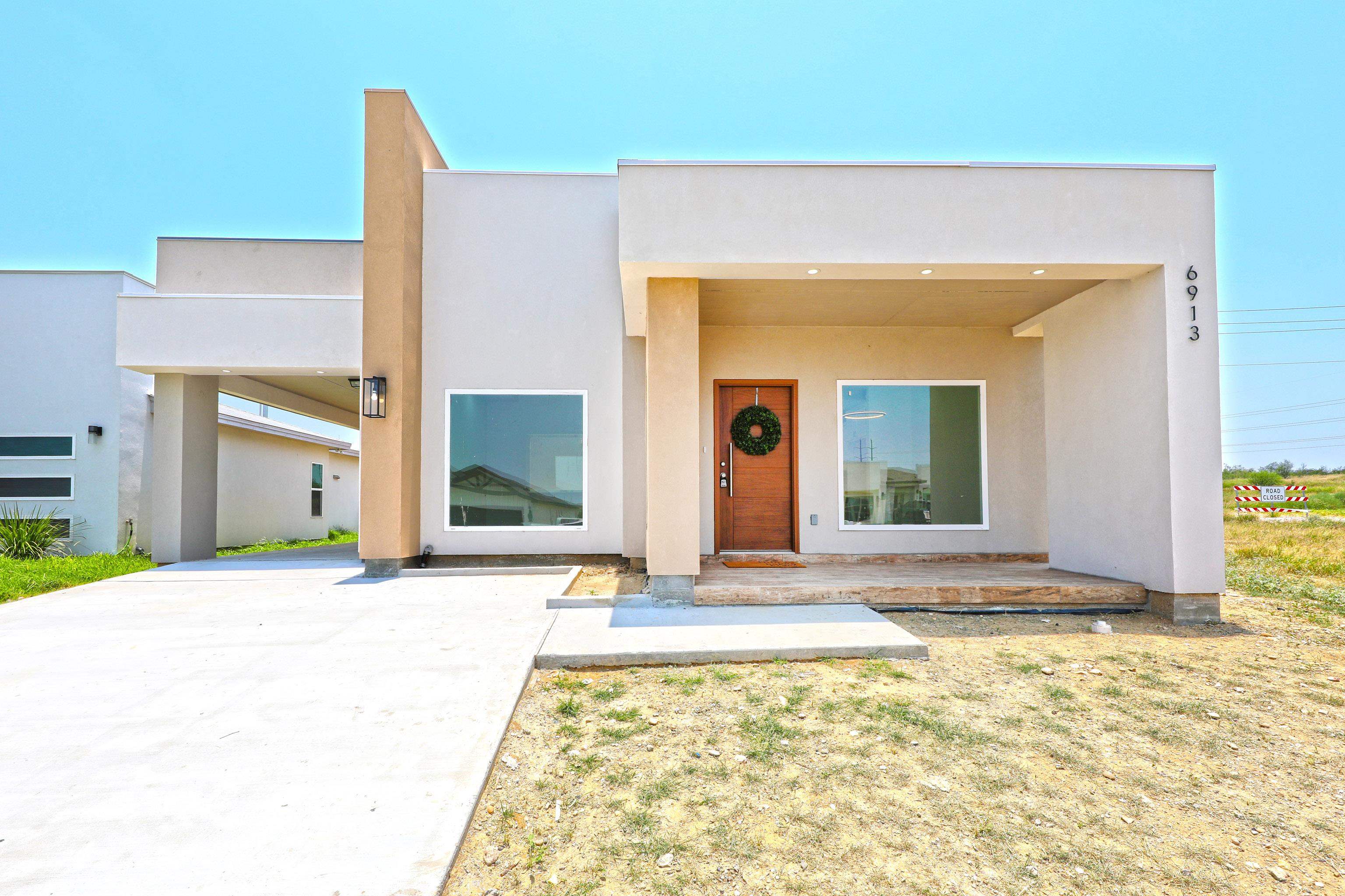 6913 Molinos Dr Property Photo