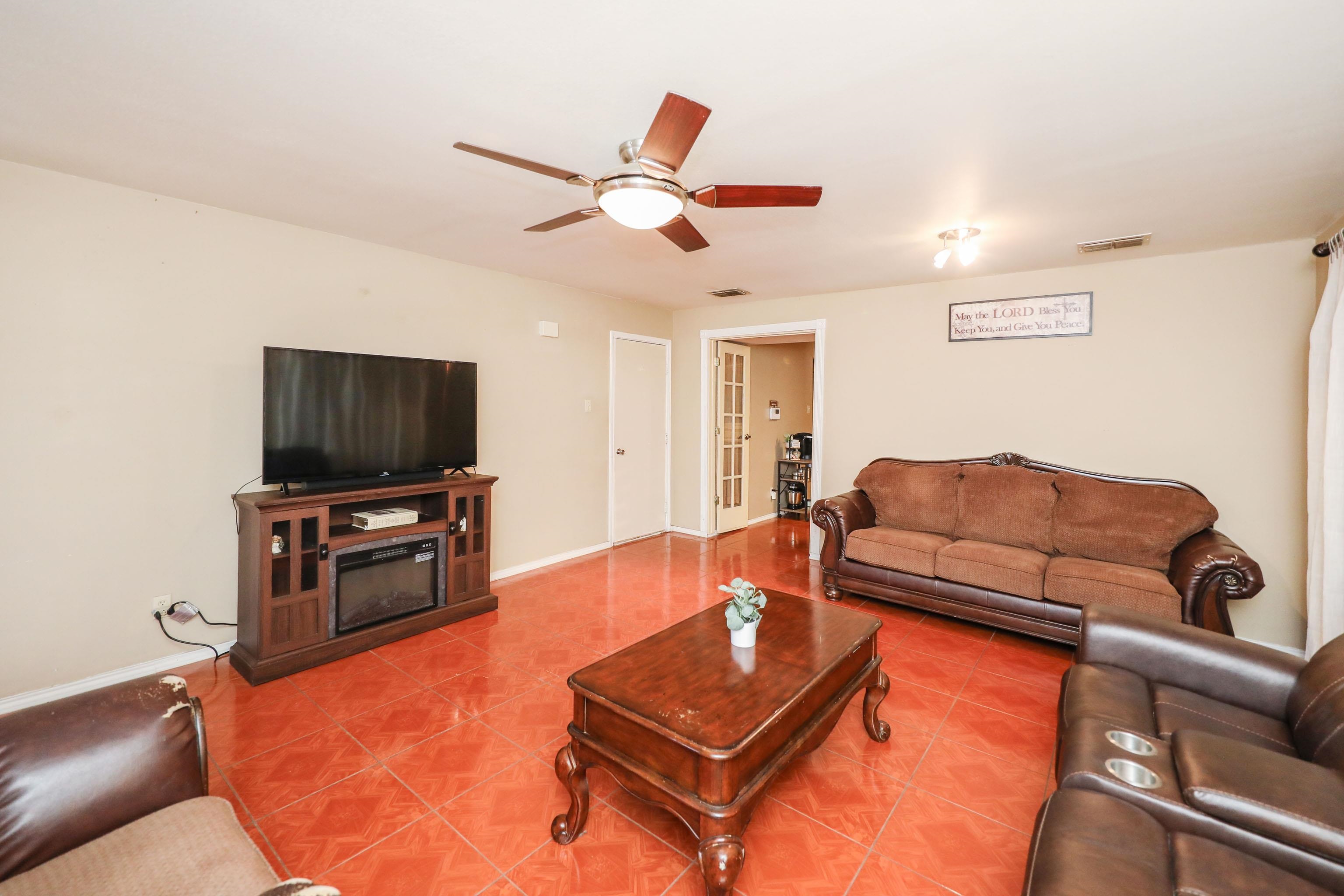 1643 Sweden Ln Property Photo 4