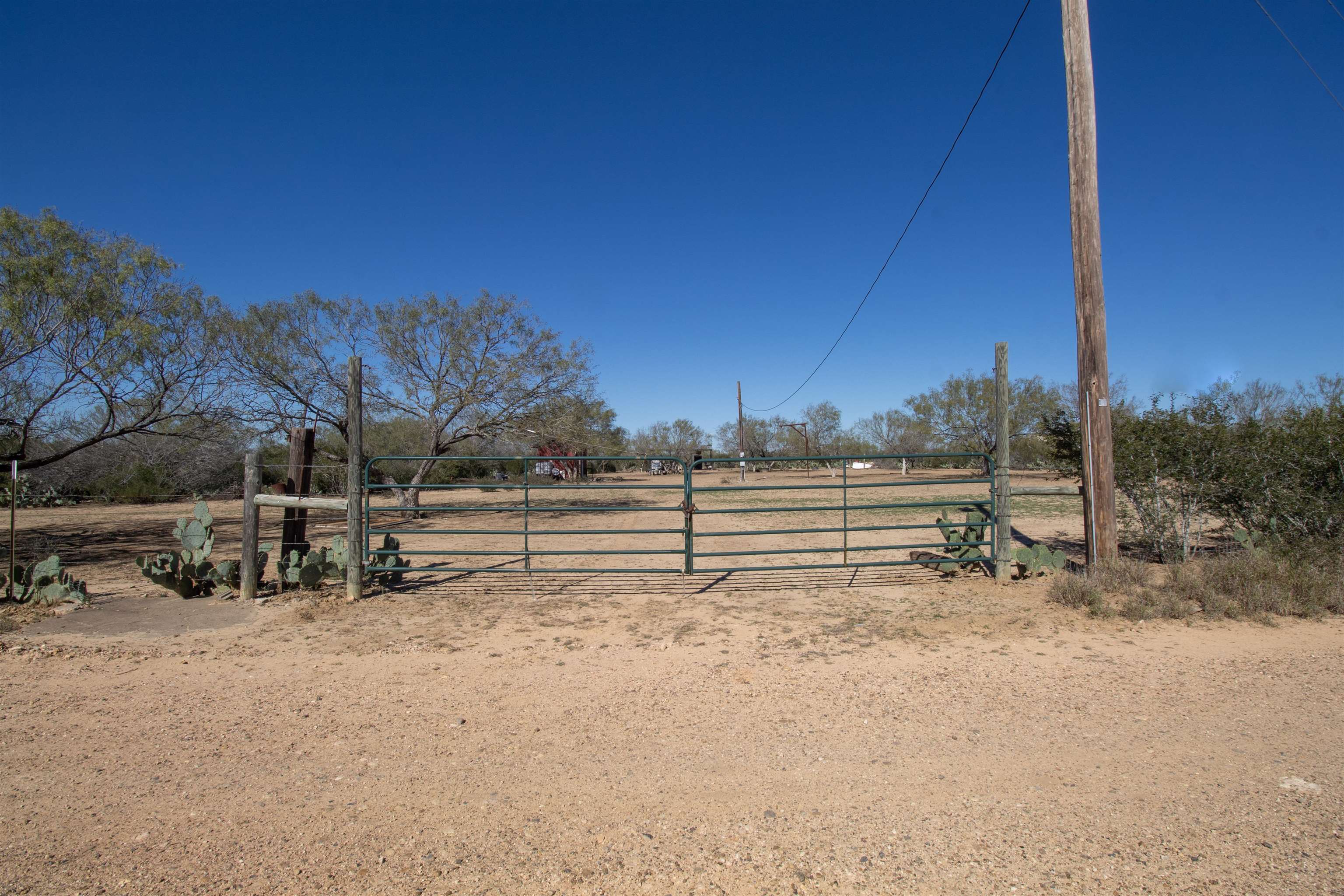 630 Los Huisaches Rd. Property Photo 1
