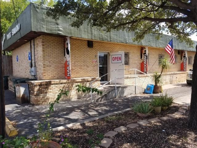 401 E Walker Ct Property Photo 1