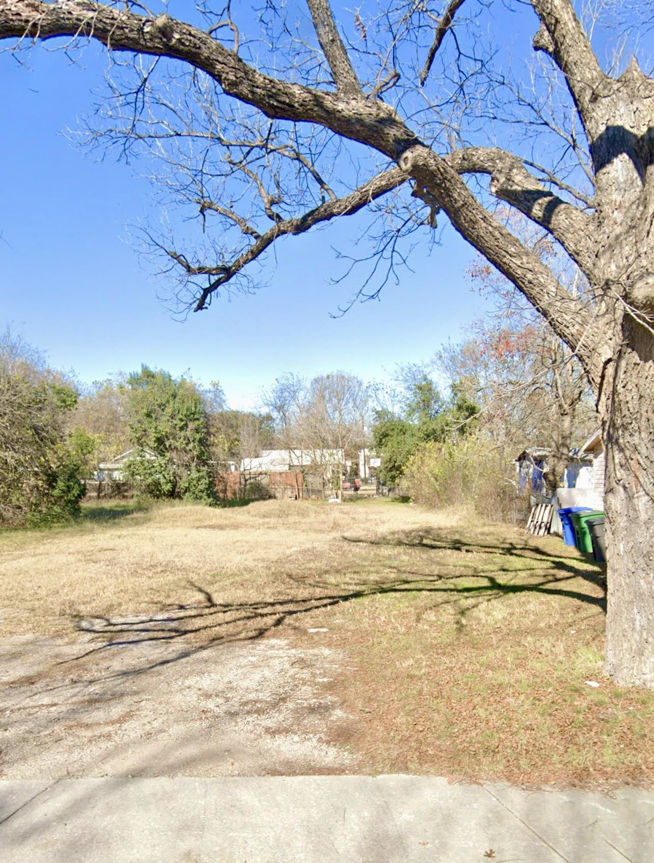 911 Gladstone Property Photo 2