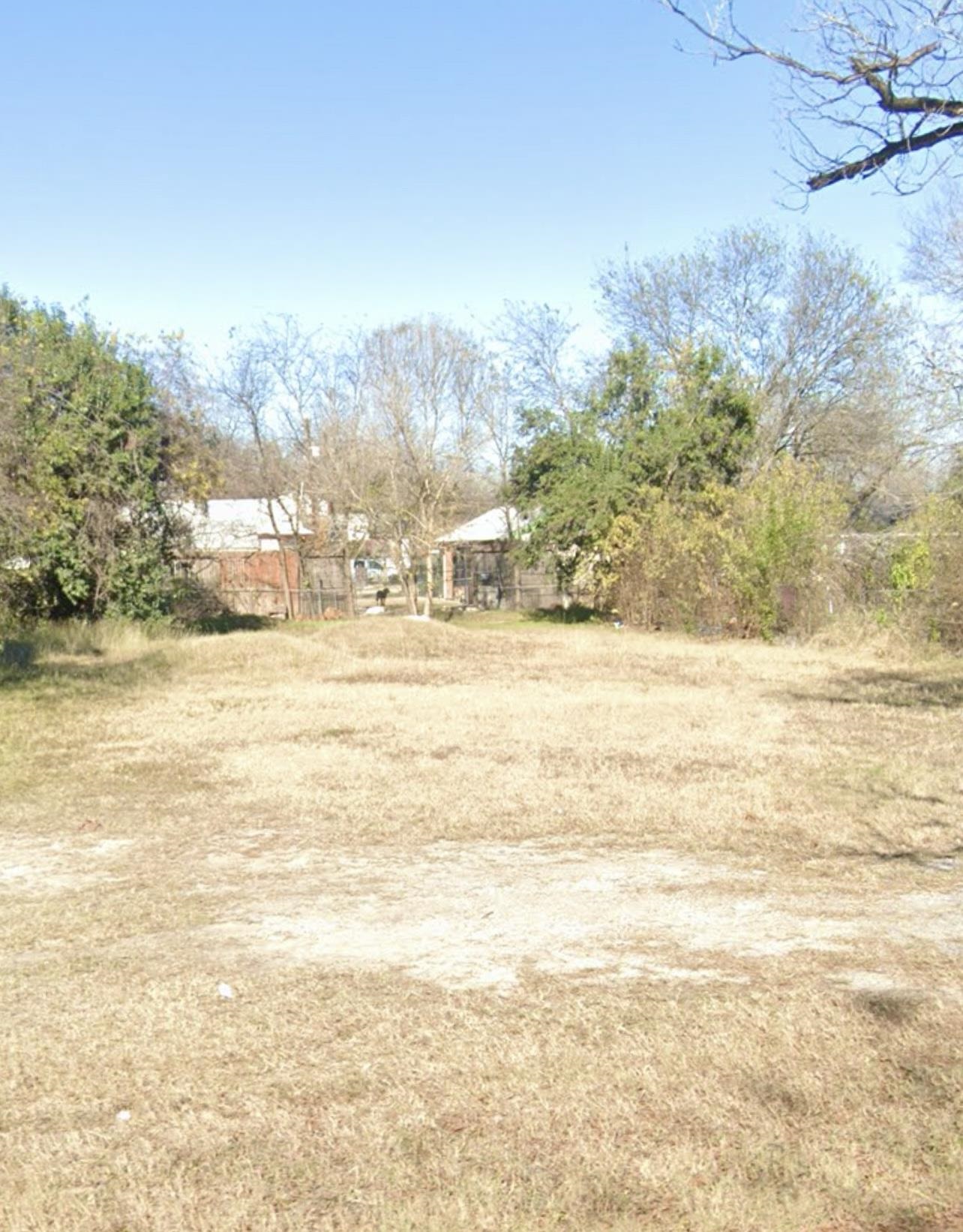 911 Gladstone Property Photo 4