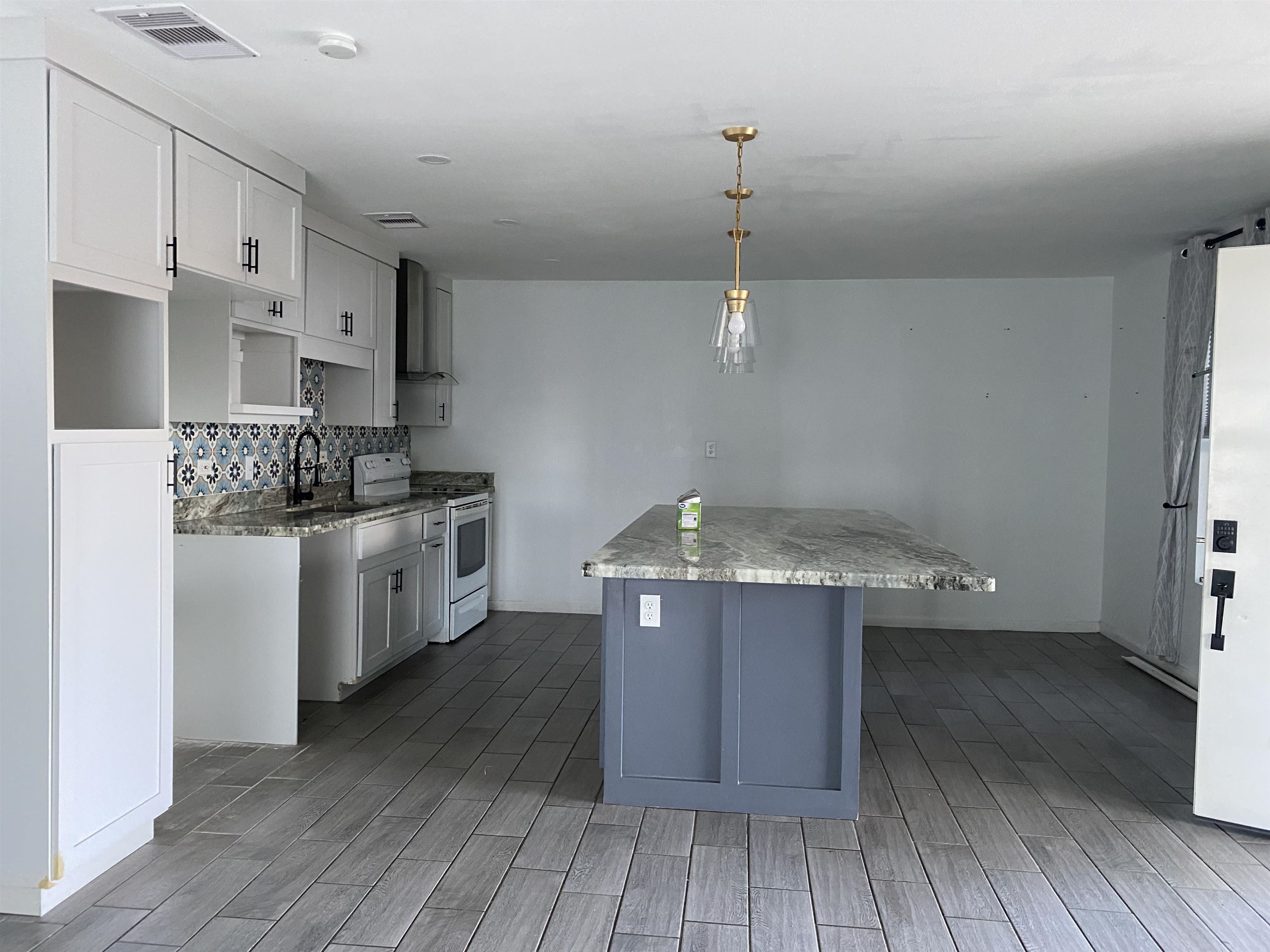 107 Woods Ct Property Photo 3