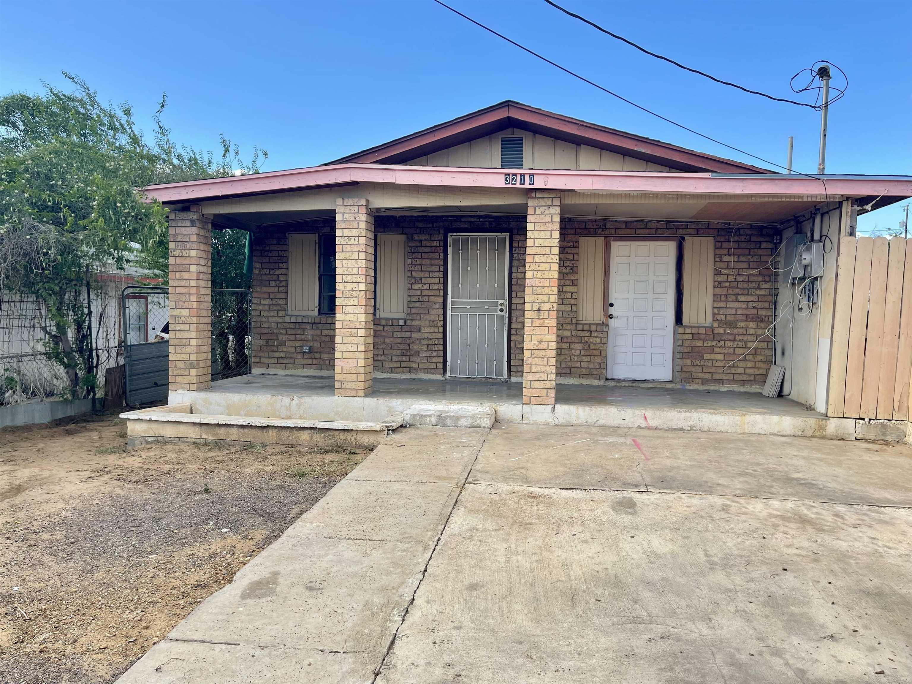 3210 Pecan St Property Photo 1