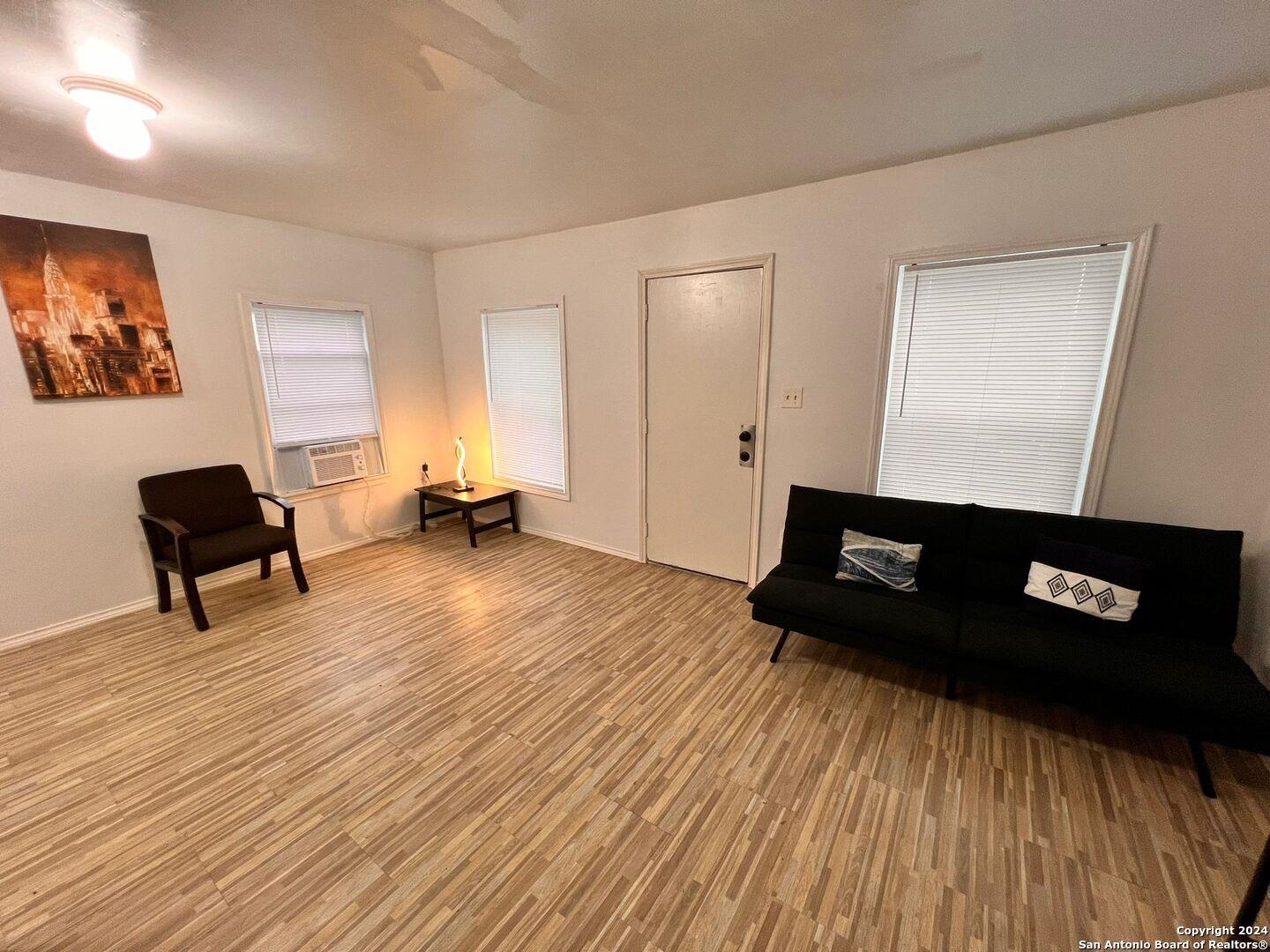 444 Taft Ct Property Photo 6