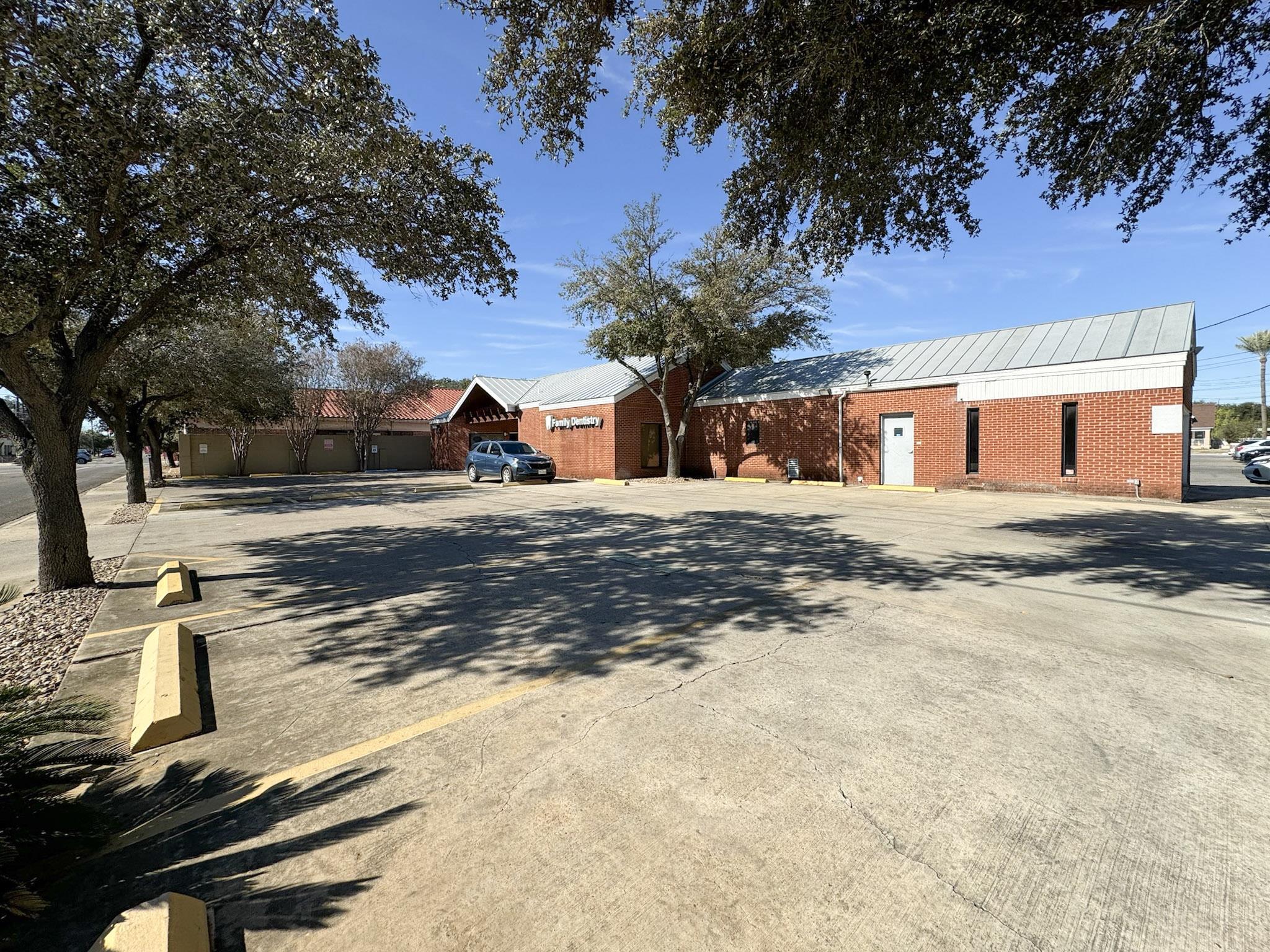 1520 Corpus Christi St Property Photo 4