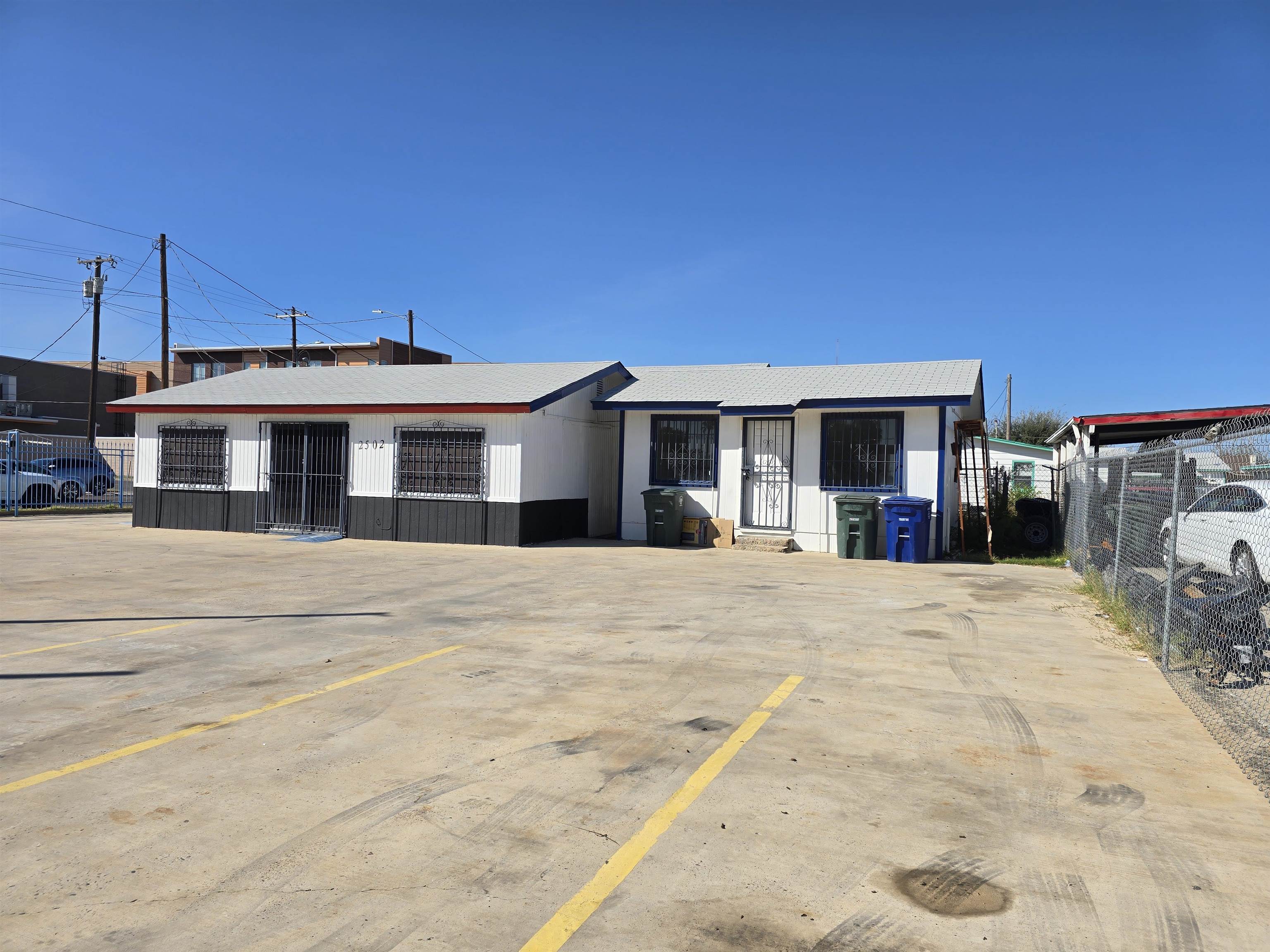2502 San Bernardo Ave Property Photo 3
