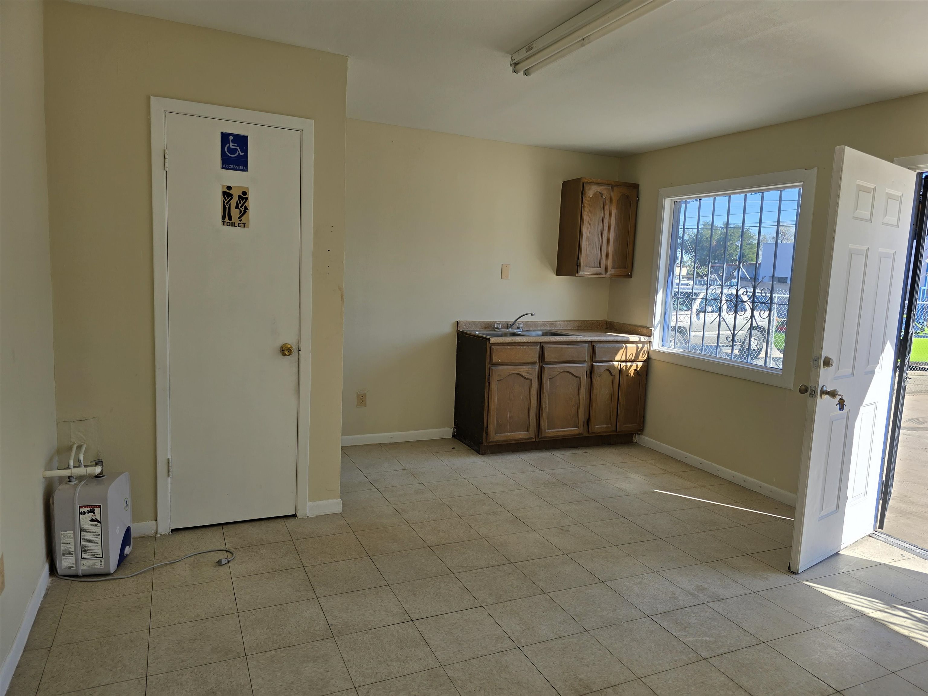 2502 San Bernardo Ave Property Photo 7