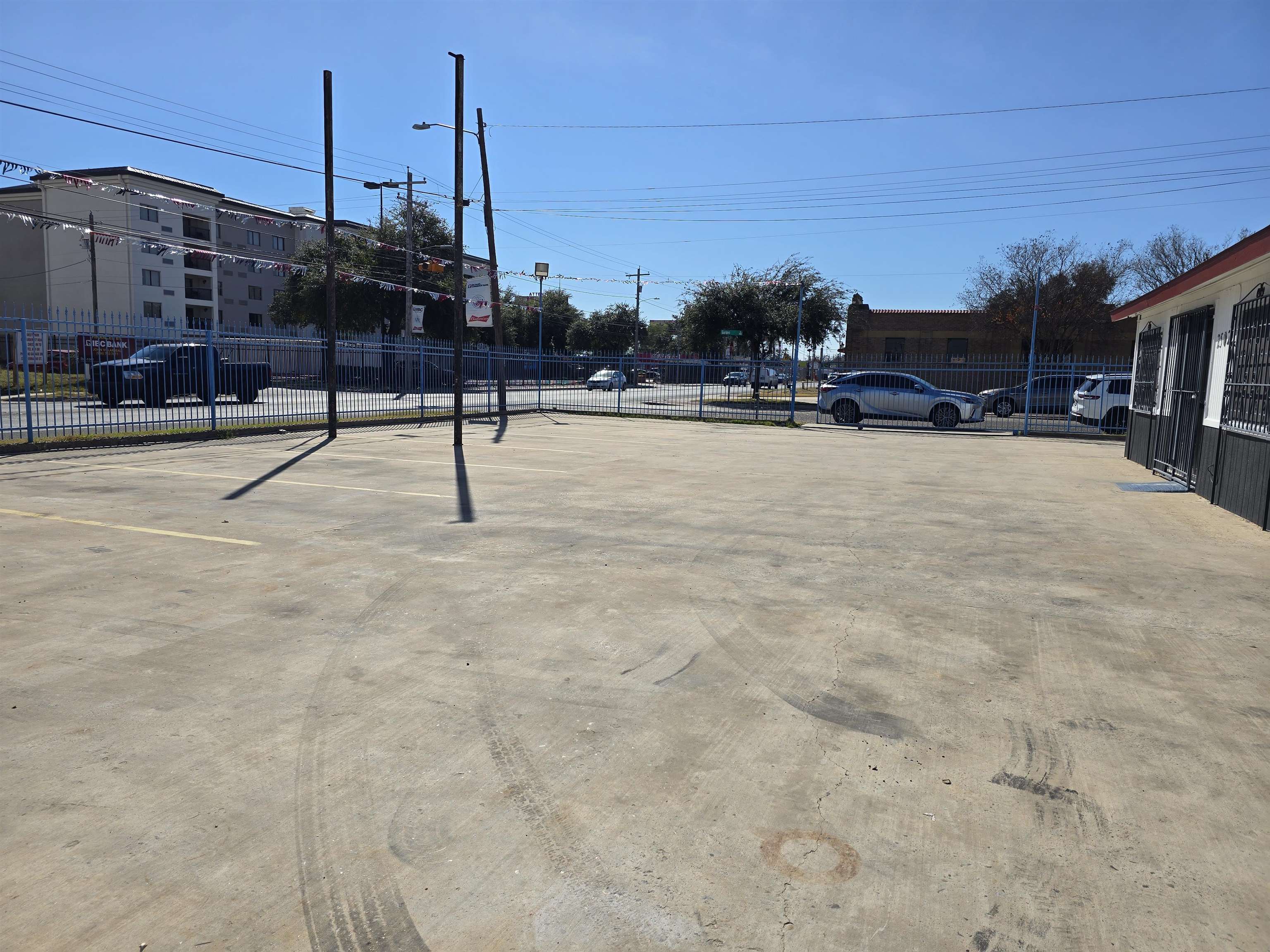 2502 San Bernardo Ave Property Photo 9