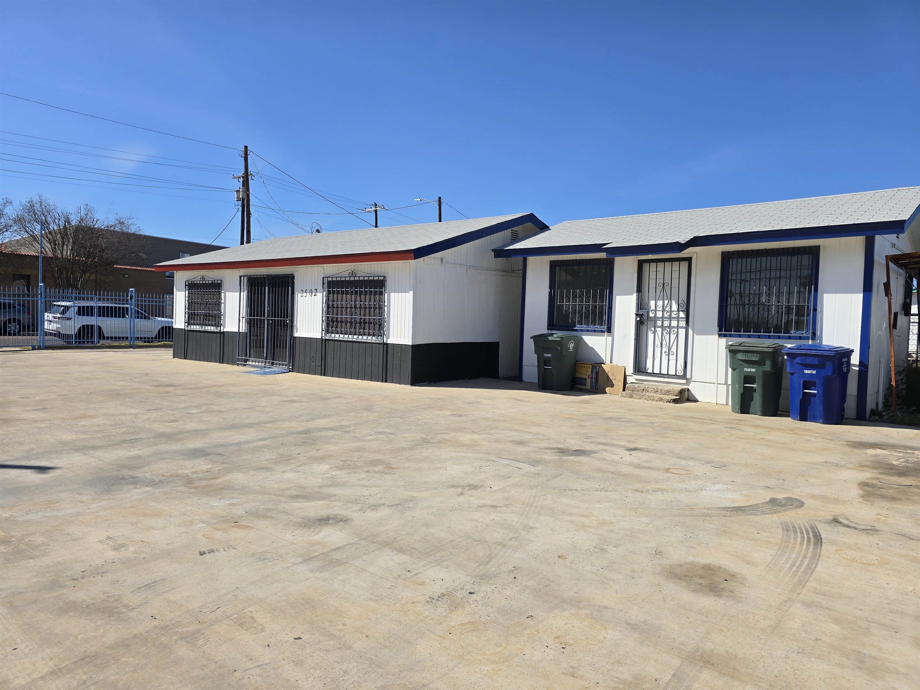 2502 San Bernardo Ave Property Photo 10