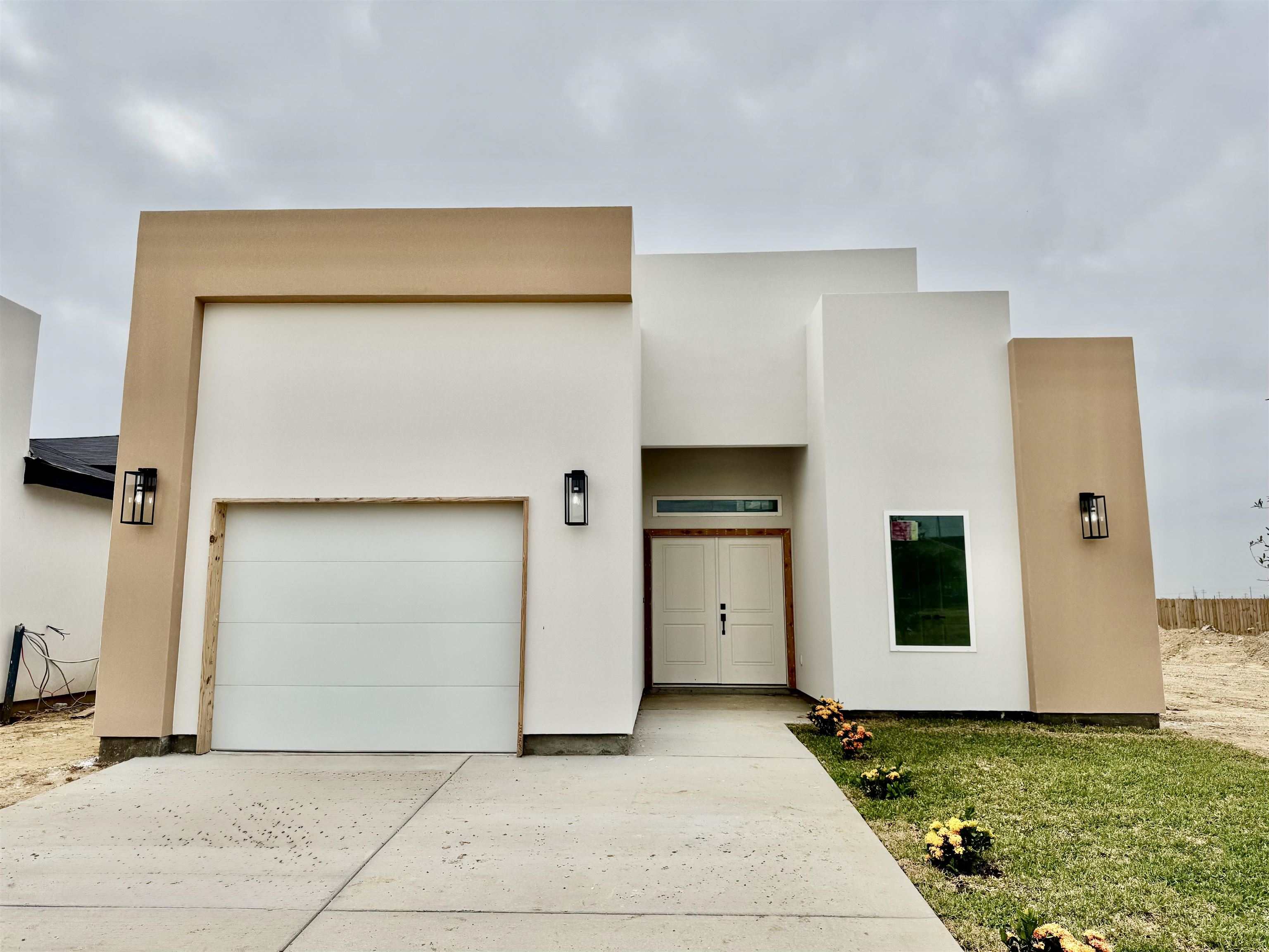 207 Lusitano Dr. Property Photo