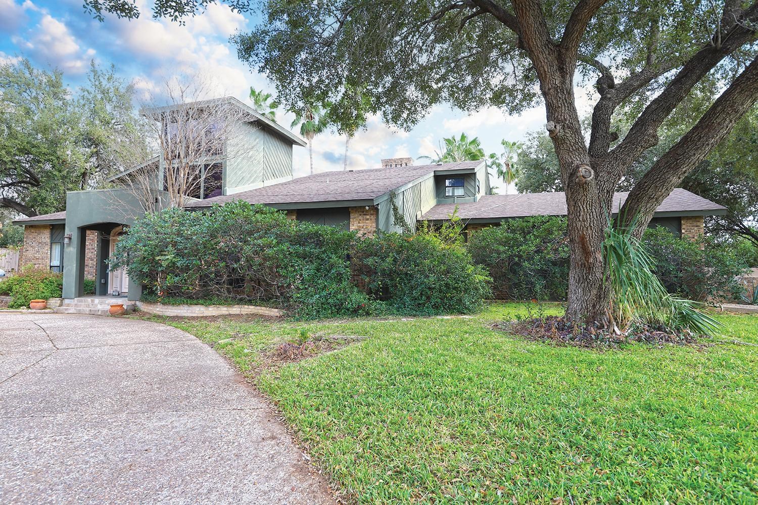 310 Westmont Dr Property Photo 1