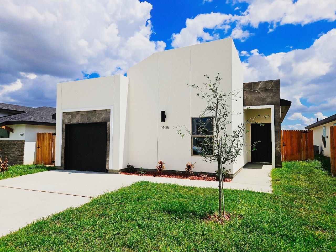 1405 El Caporal Dr. Property Photo 1