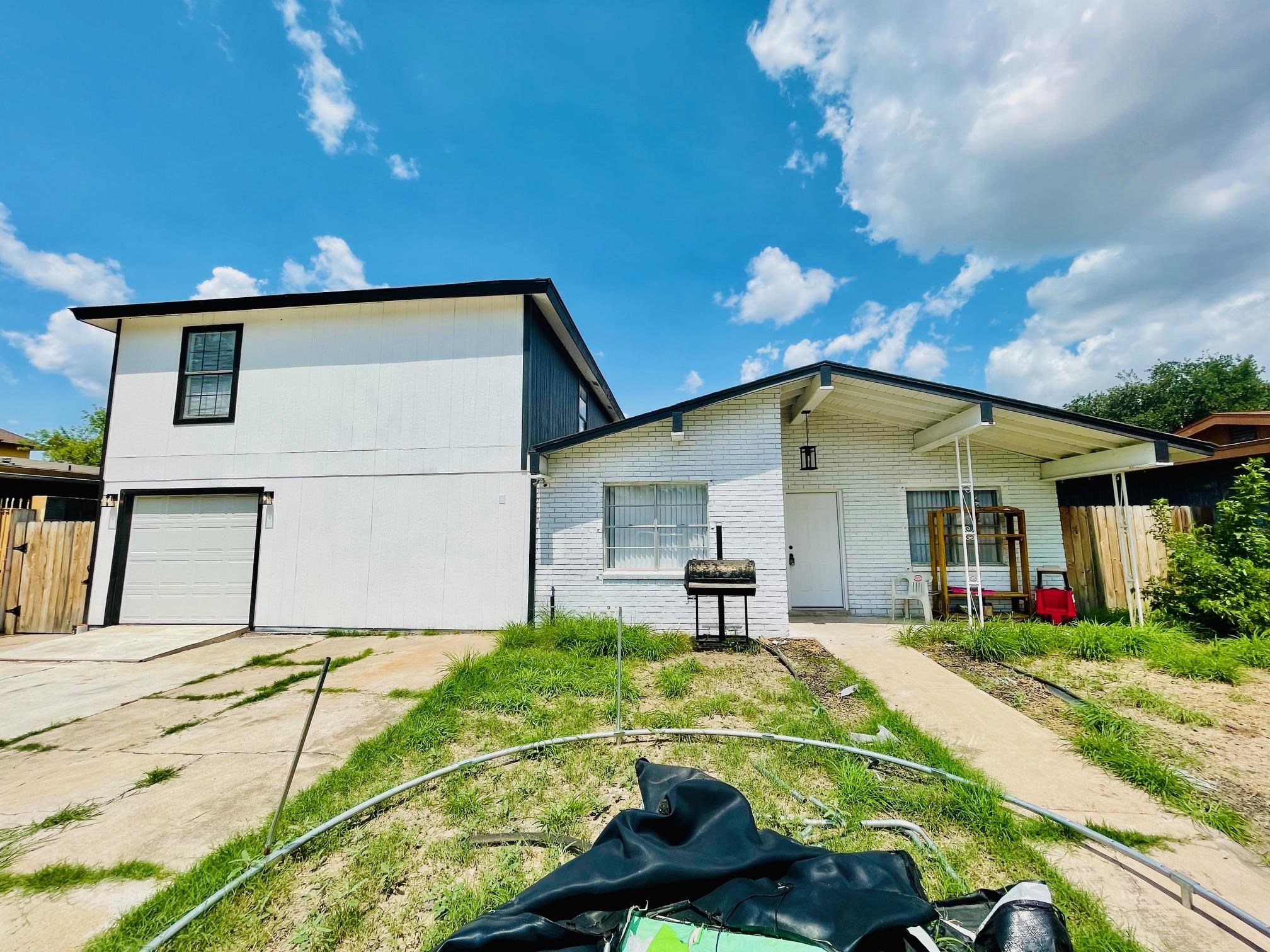 206 Sevilla Lp Property Photo 1