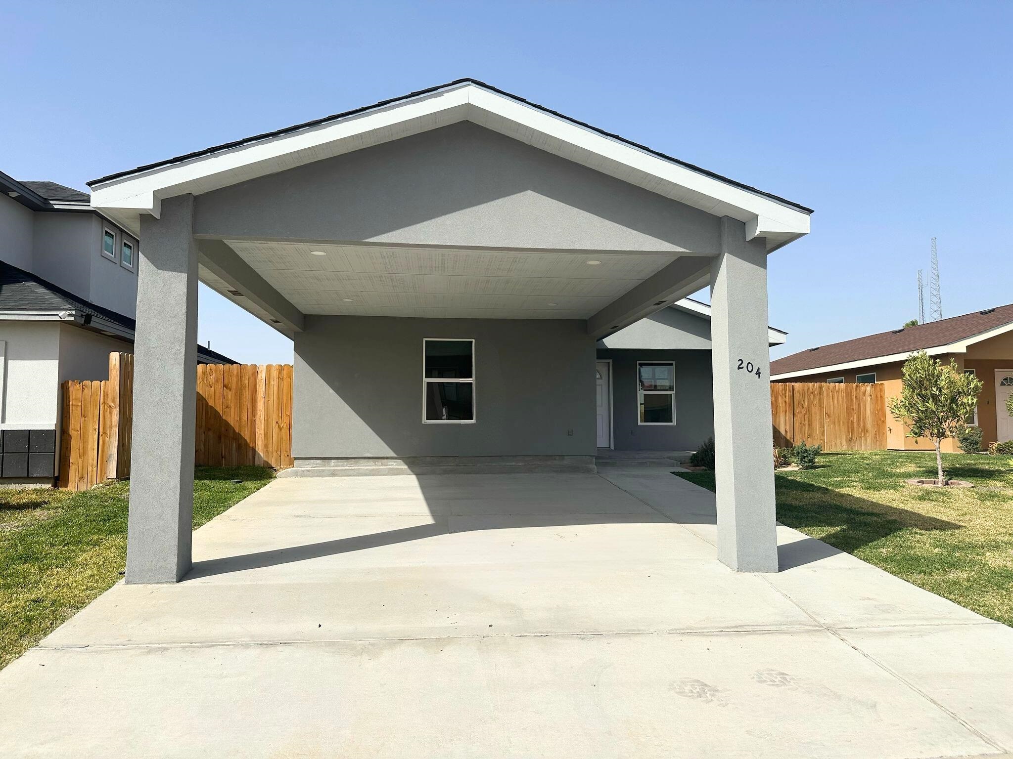 204 Alicante Dr Property Photo 1