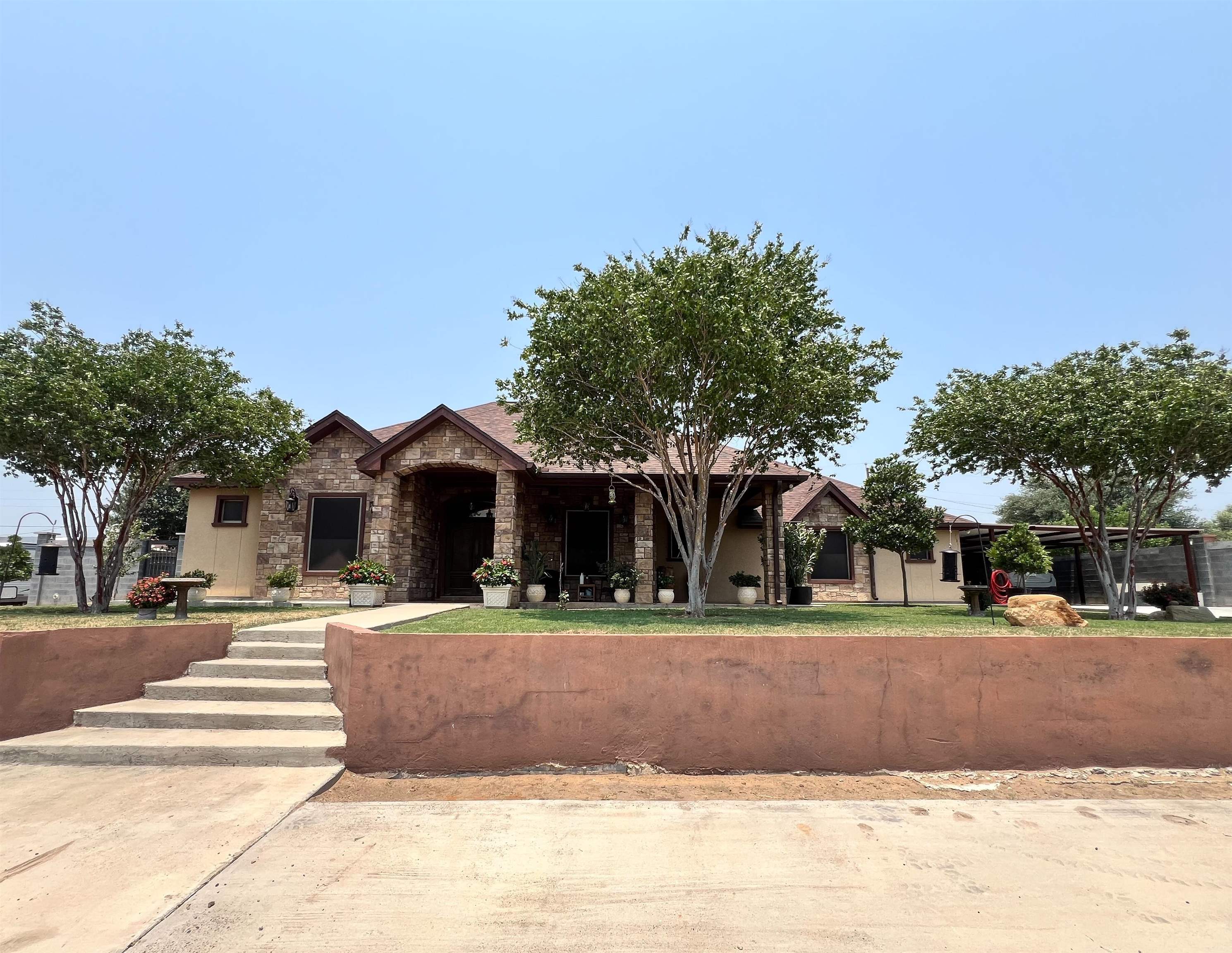 364 Mango Dr Property Photo