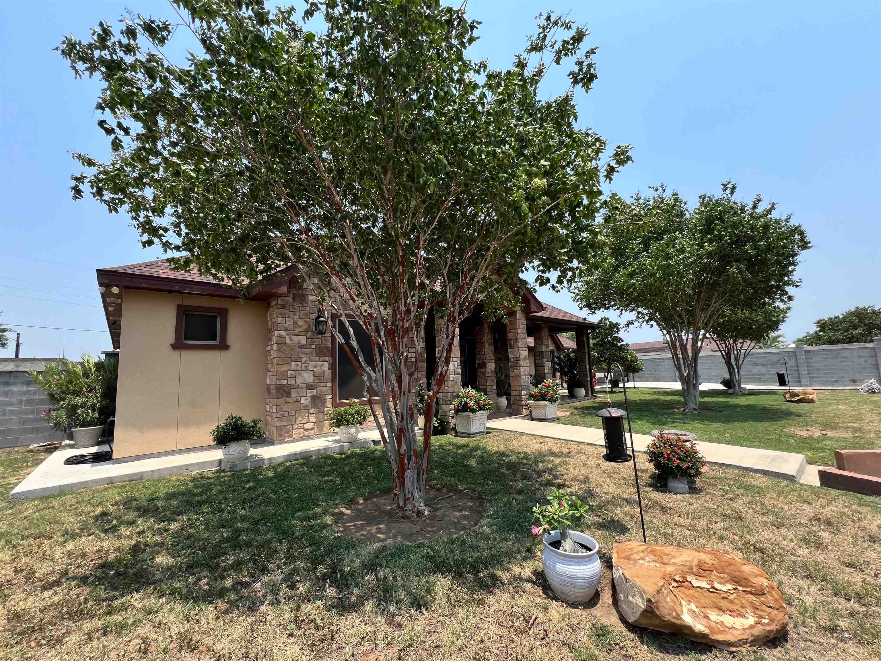 364 Mango Dr. Property Photo 2