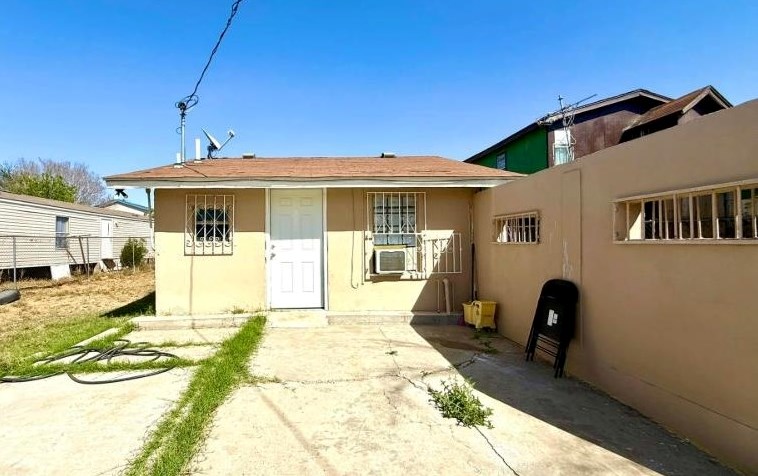 4511 La Brea Ln Property Photo 1
