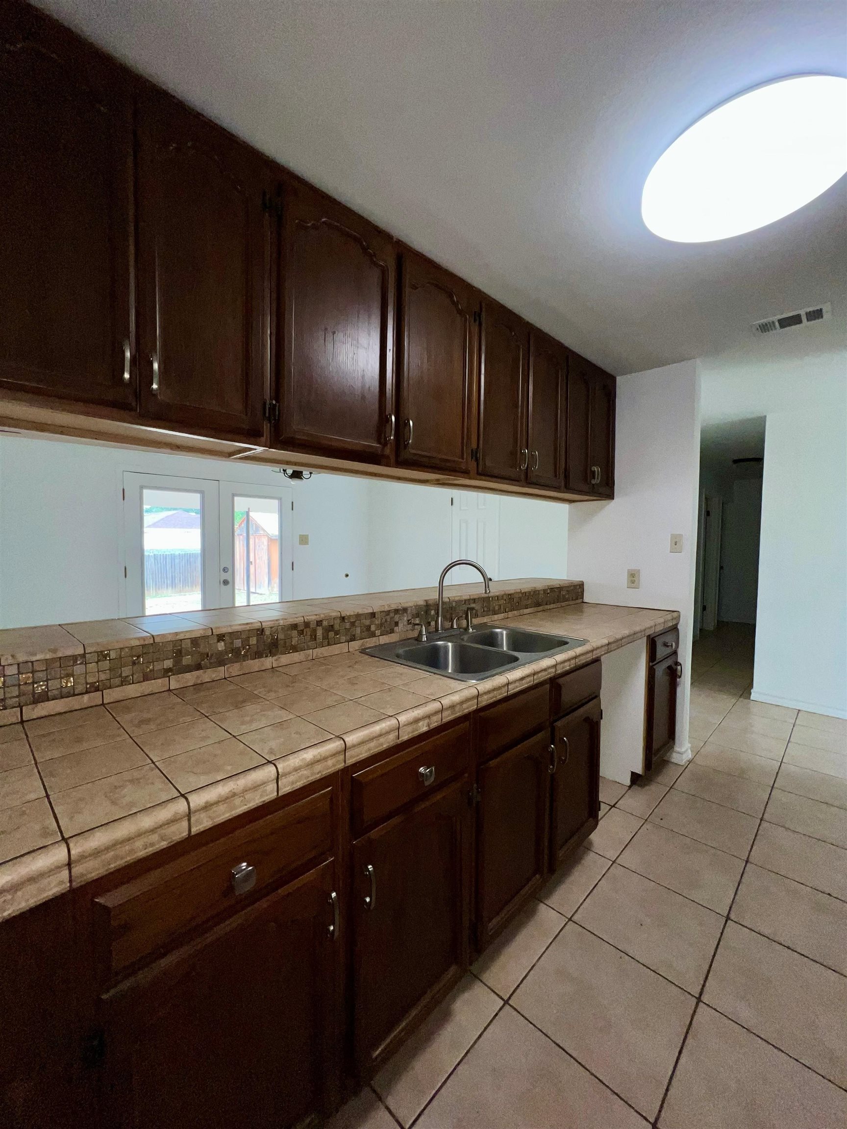 512 Idylwood Ln Property Photo 8