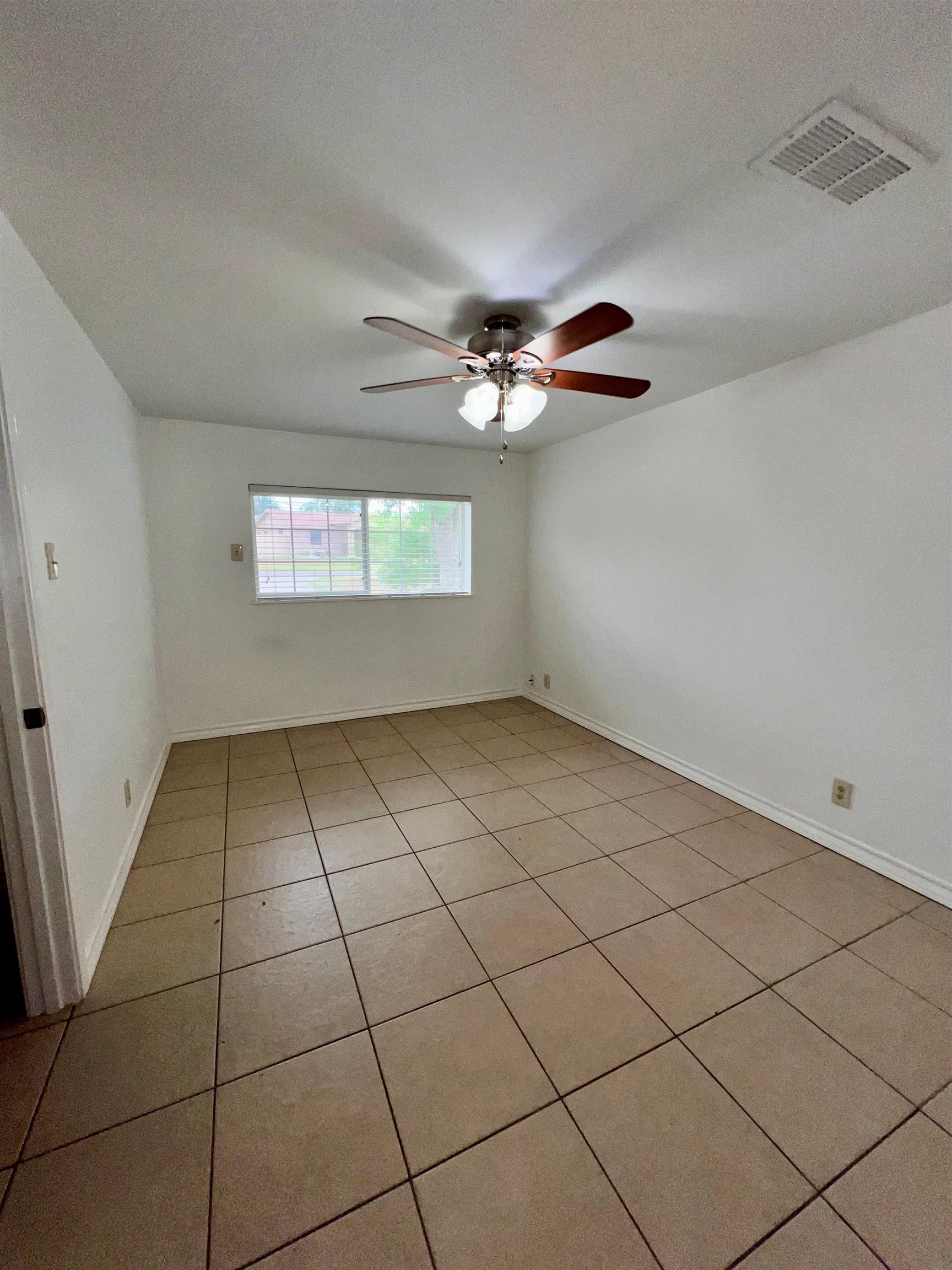 512 Idylwood Ln Property Photo 10